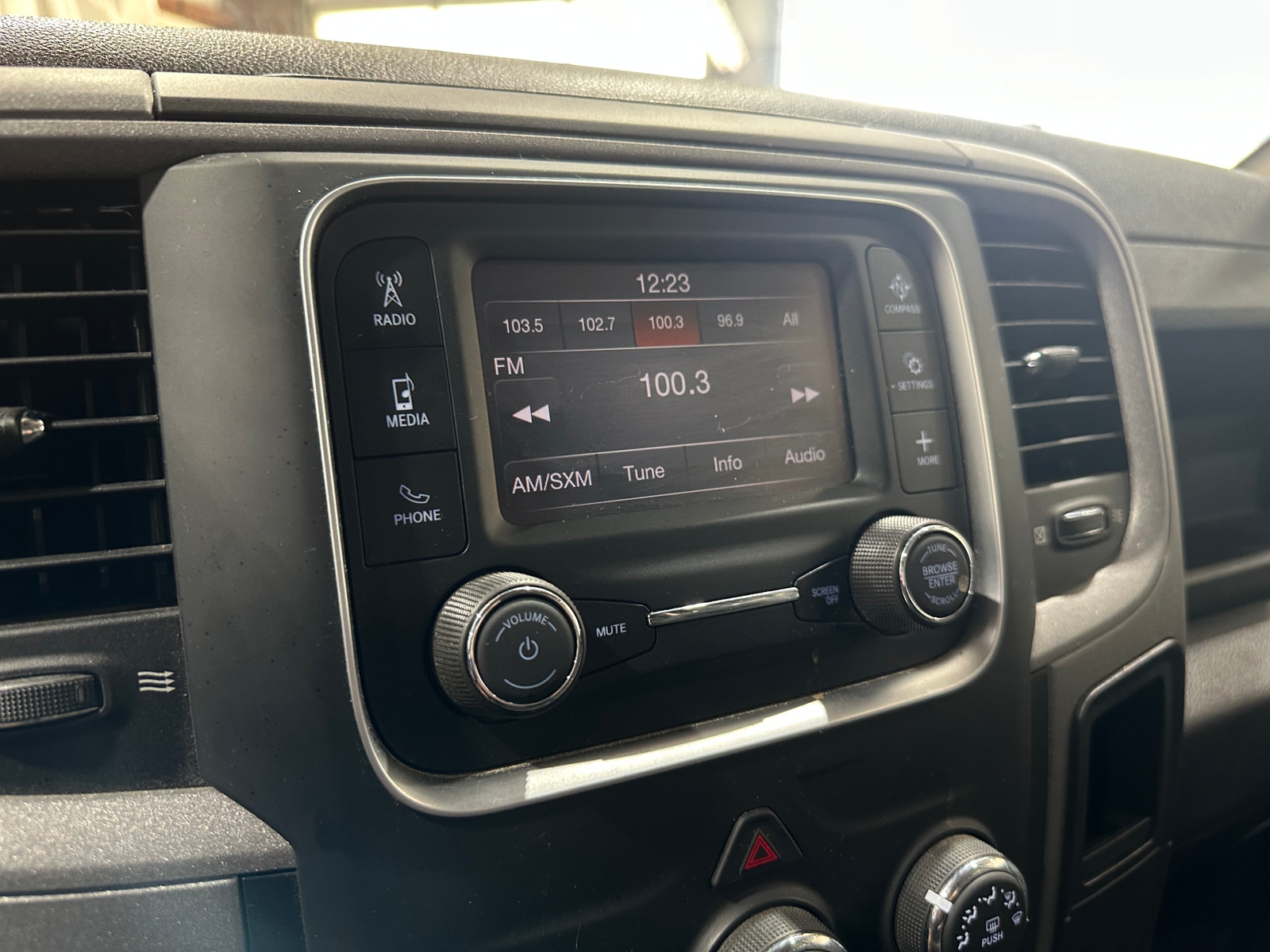 Thumbnail: 2021 RAM 1500 Classic - 4