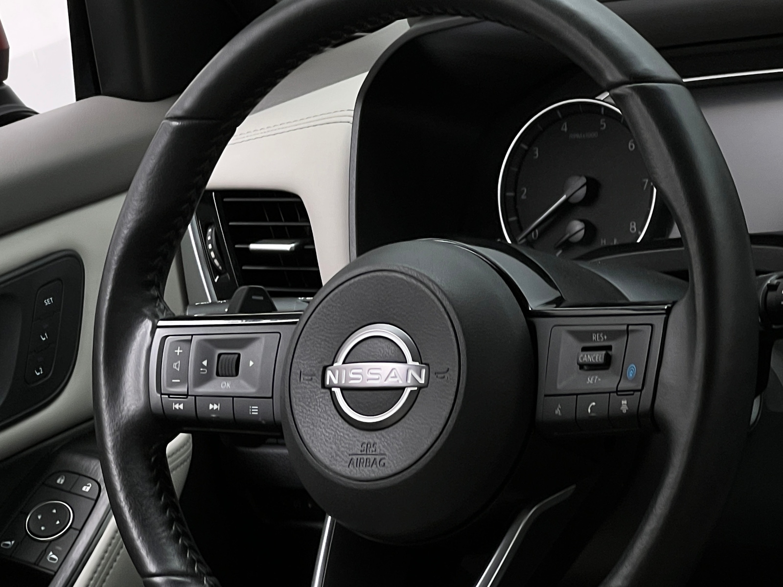 Thumbnail: 2023 Nissan Rogue - 4