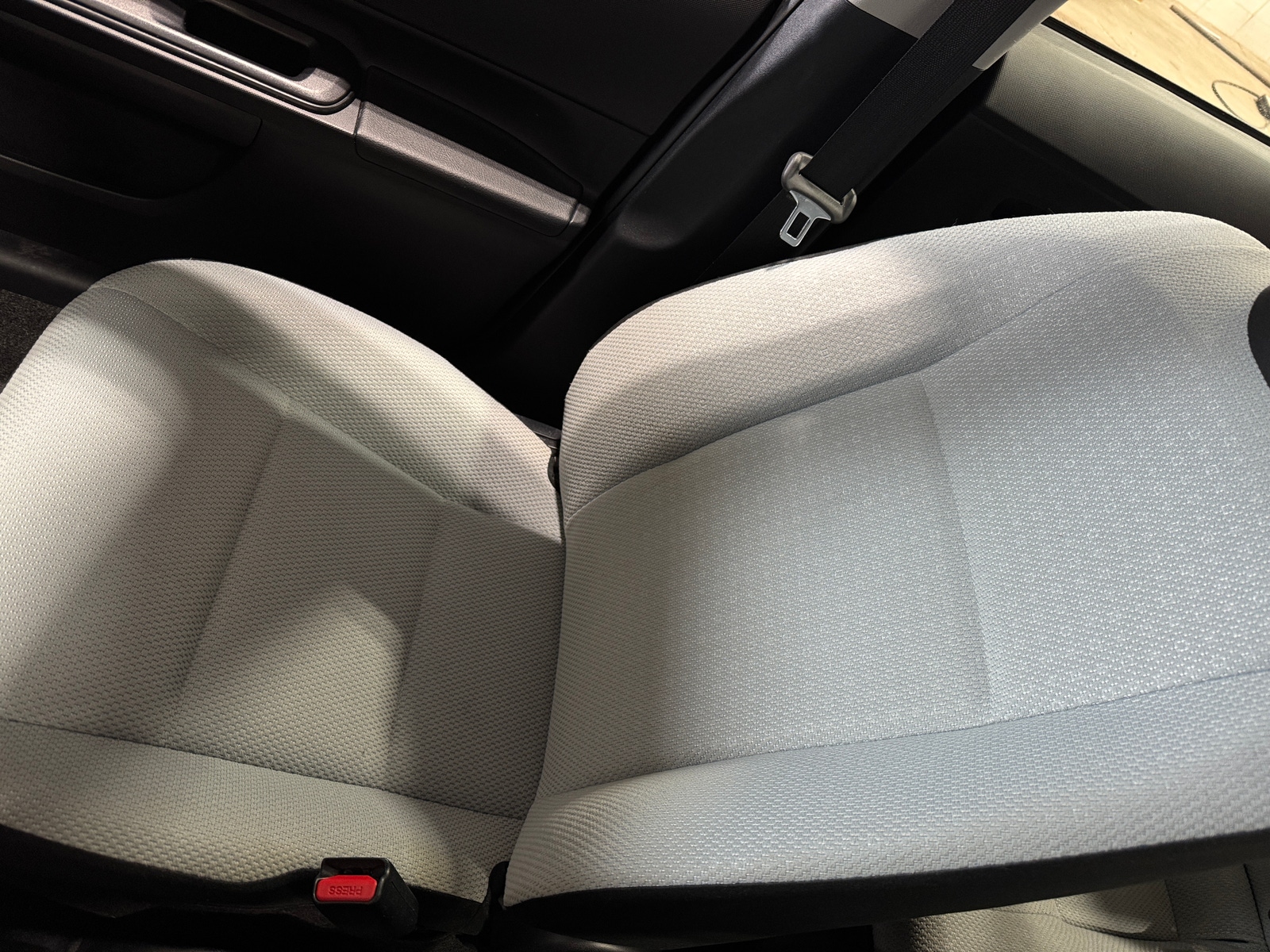 Thumbnail: 2016 Toyota Prius c - 2