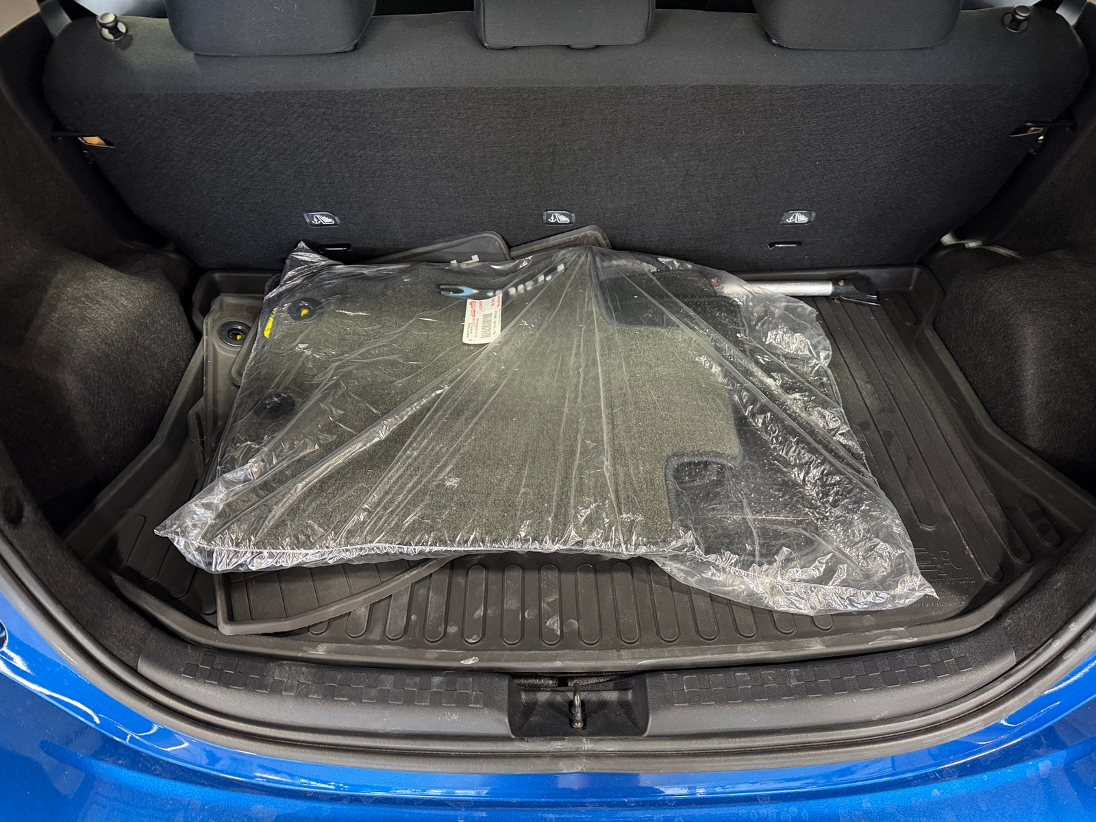 Thumbnail: 2016 Toyota Prius c - 7
