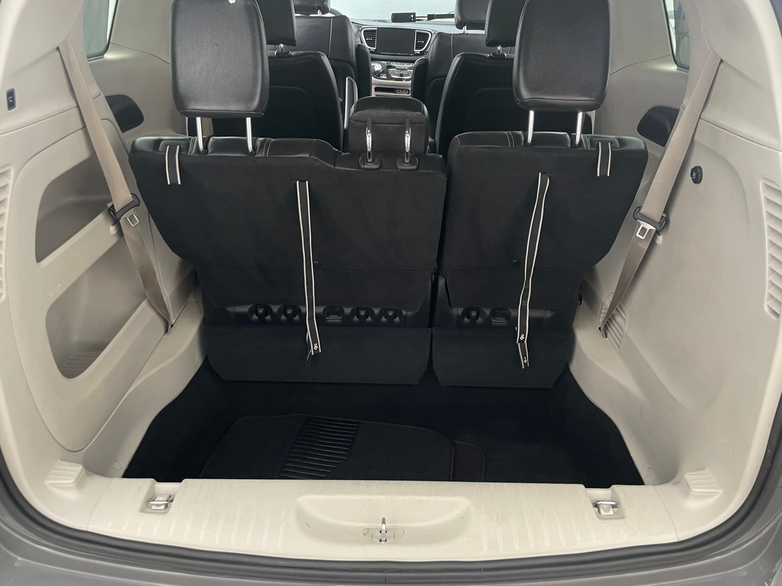 Thumbnail: 2022 Chrysler Pacifica - 6