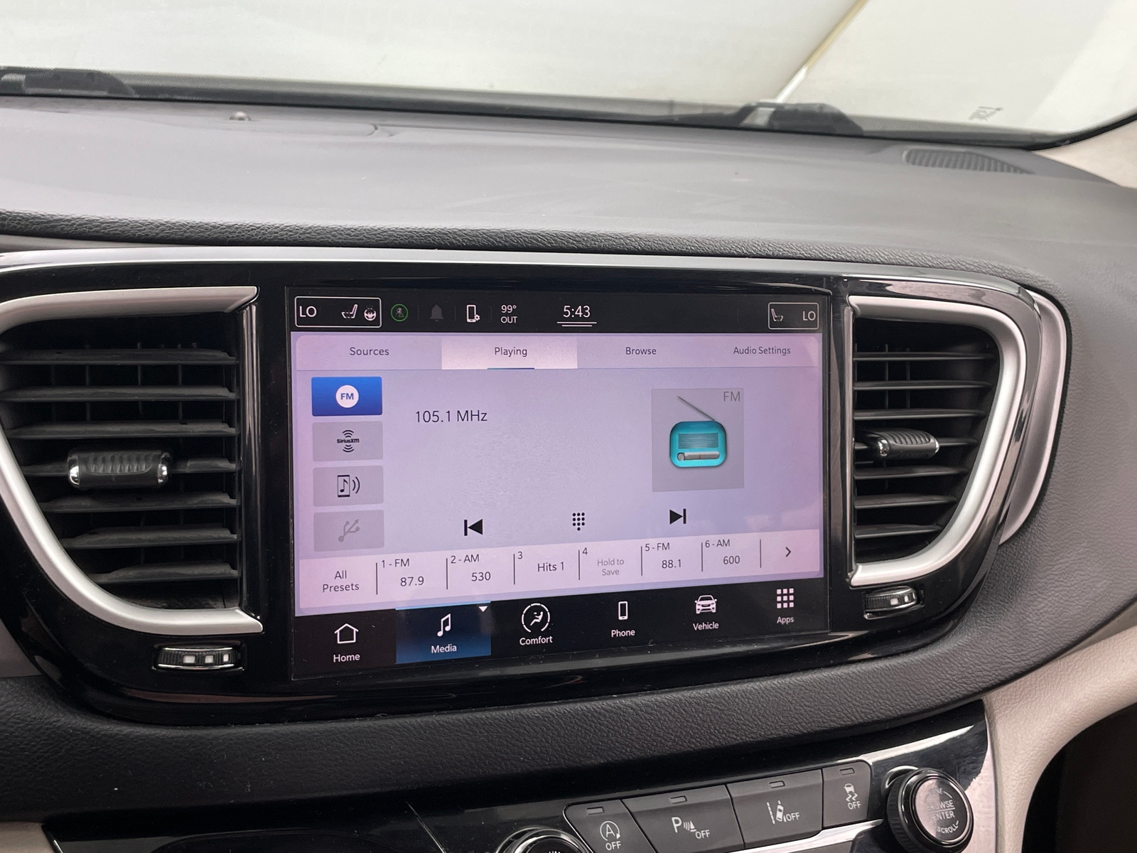 Thumbnail: 2022 Chrysler Pacifica - 3