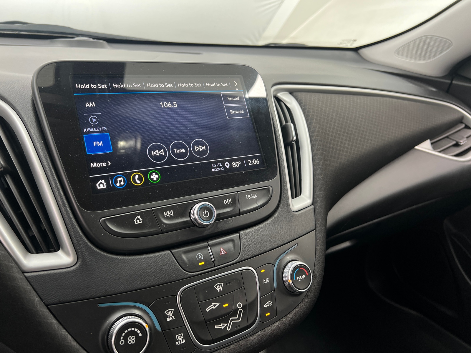 Thumbnail: 2022 Chevrolet Malibu - 4