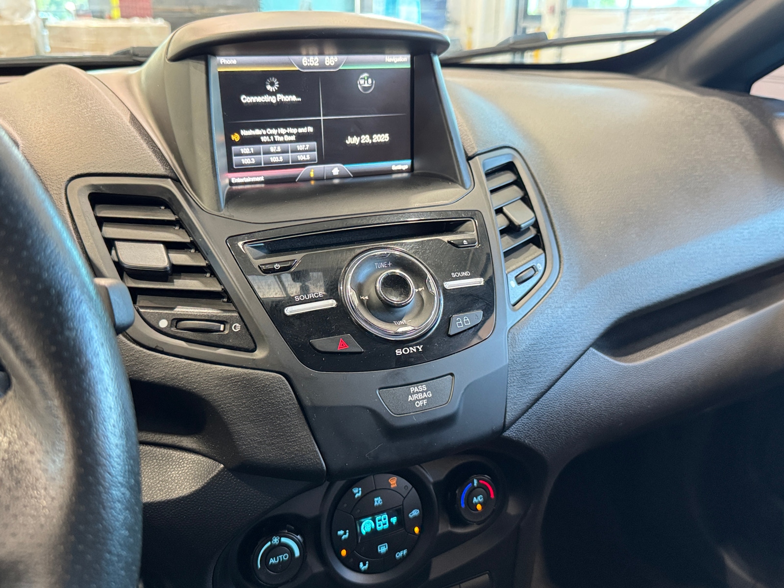 Thumbnail: 2015 Ford Fiesta - 4