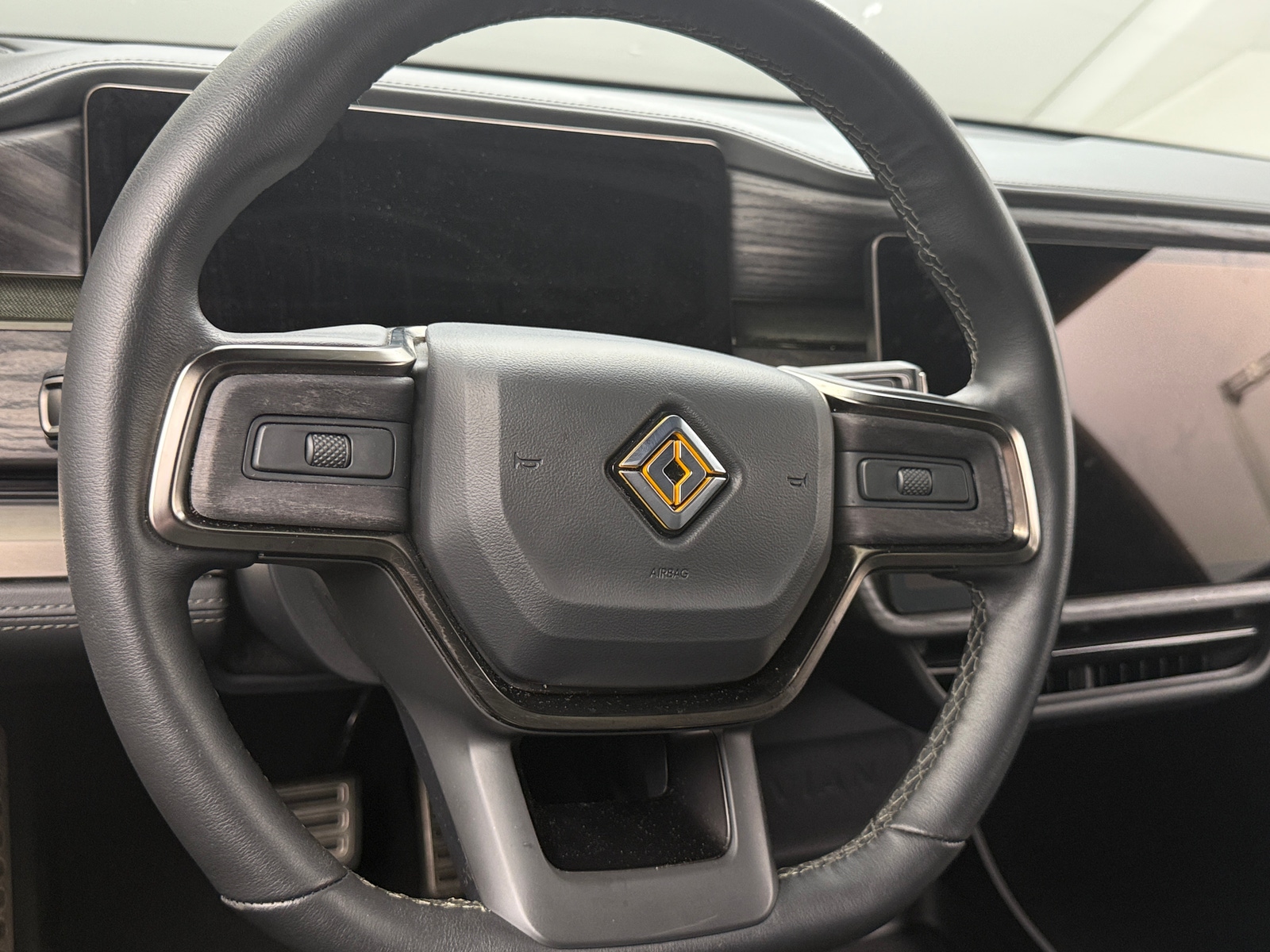 Thumbnail: 2022 Rivian R1T - 4