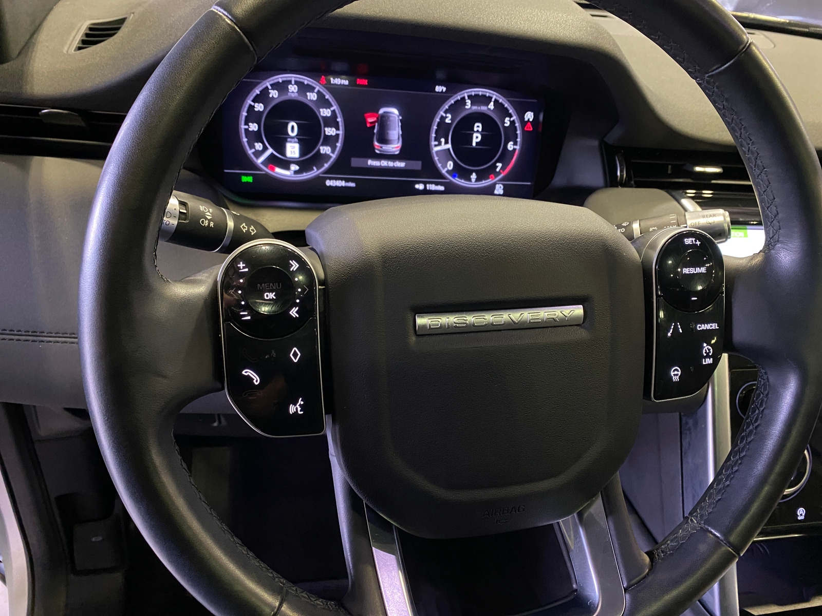 Thumbnail: 2020 Land Rover Discovery Sport - 4