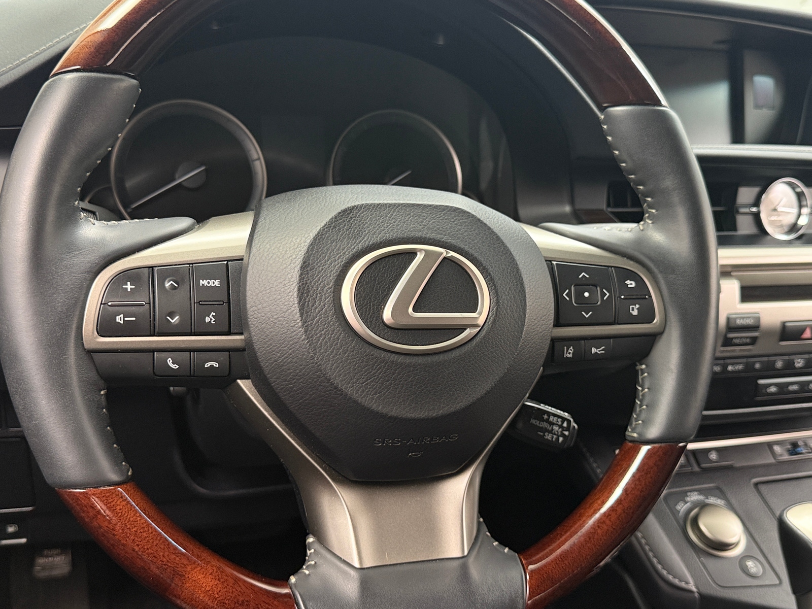 Thumbnail: 2017 Lexus ES - 4