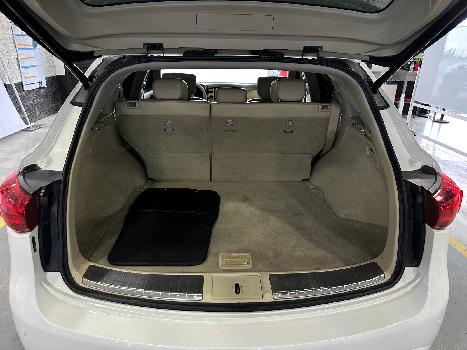 Thumbnail: 2013 INFINITI FX37 - 6