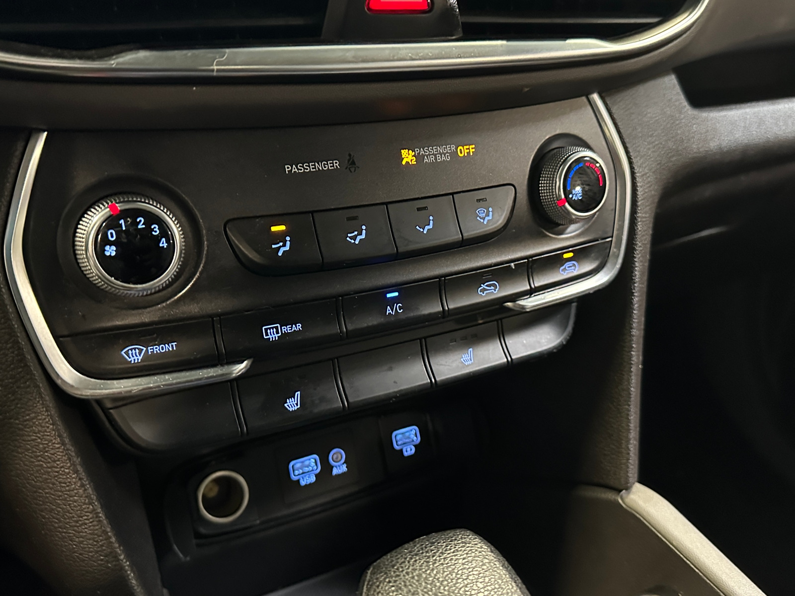 Thumbnail: 2020 Hyundai Santa Fe - 4