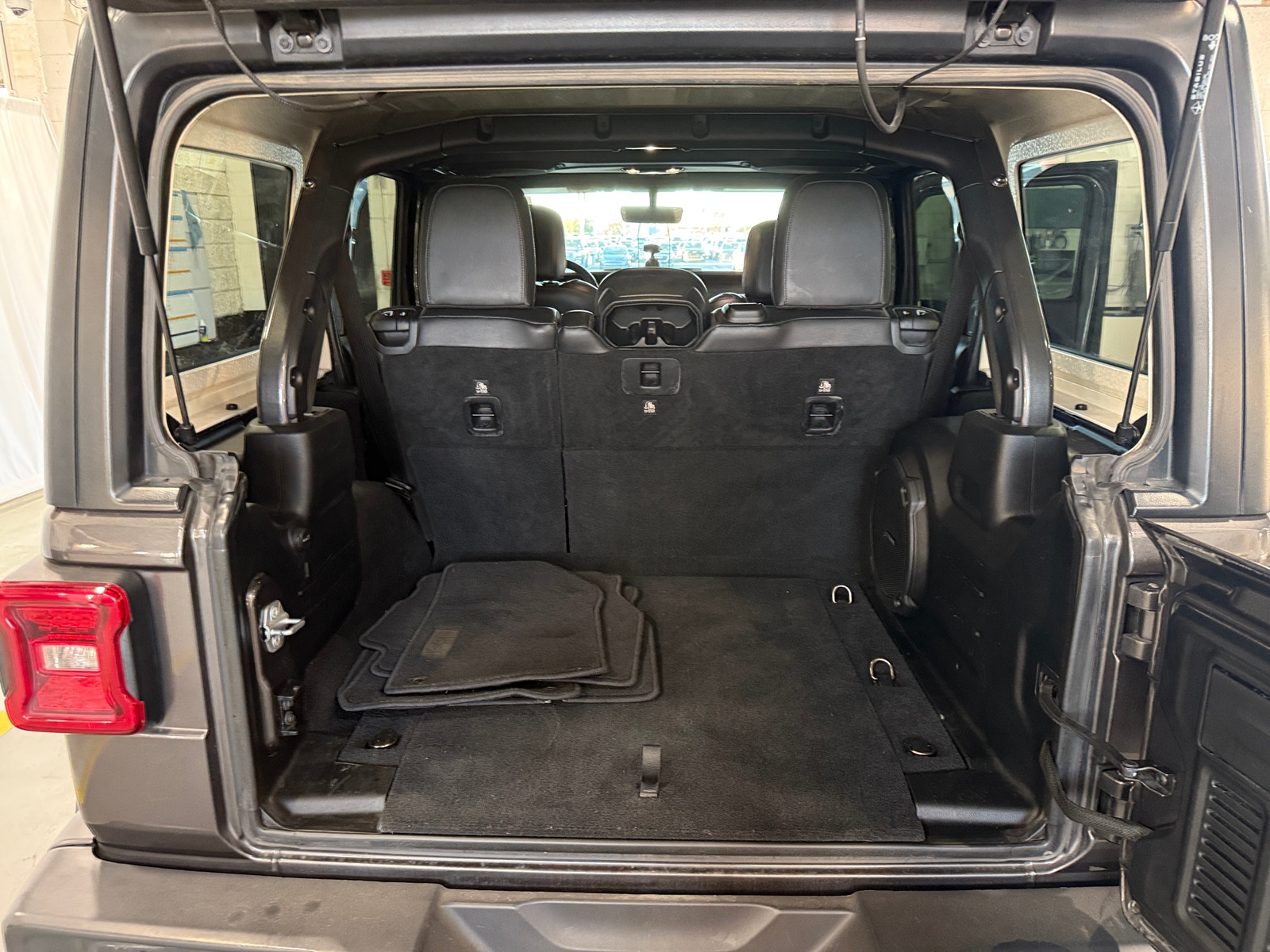 Thumbnail: 2019 Jeep Wrangler - 6