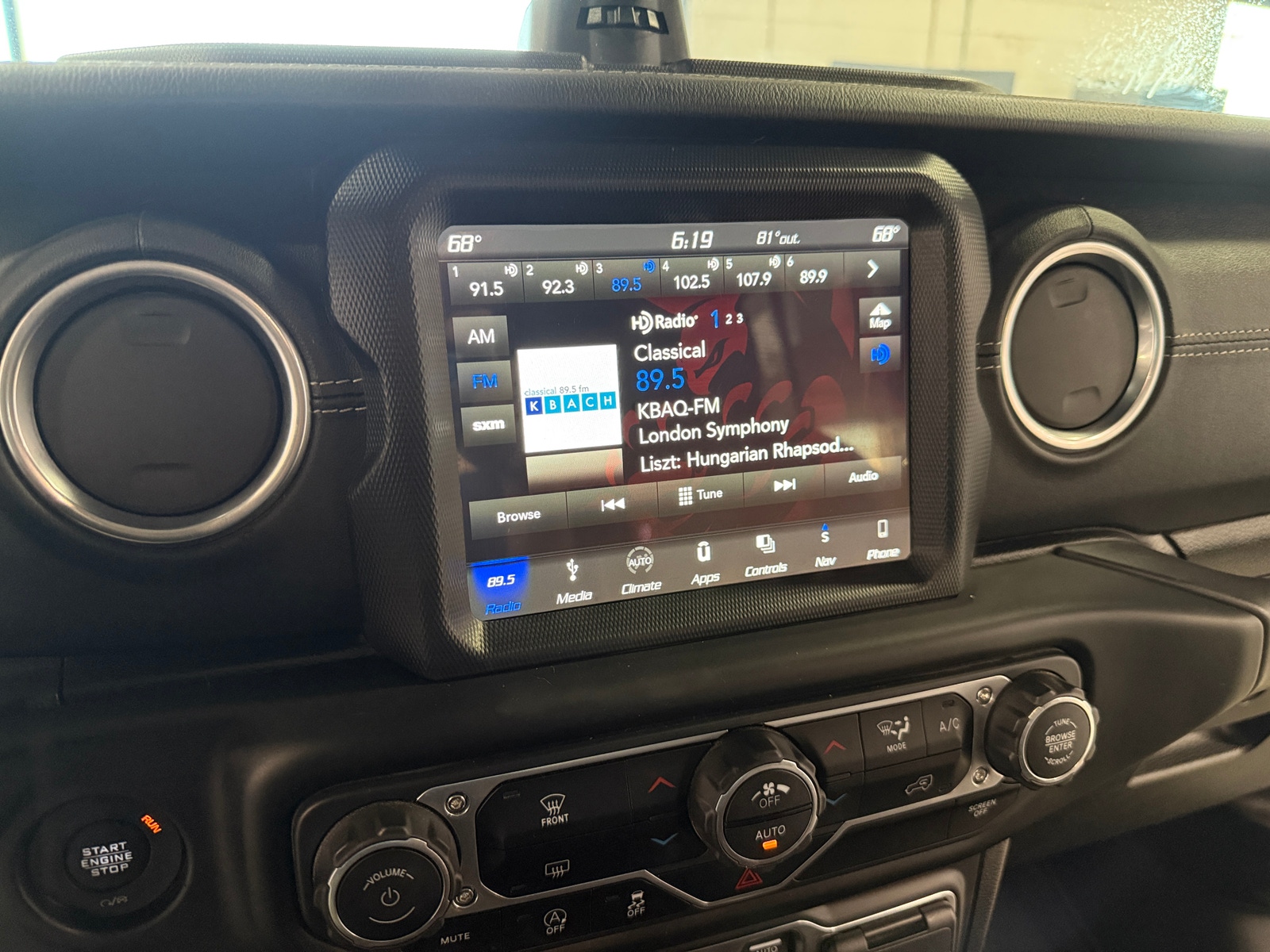Thumbnail: 2019 Jeep Wrangler - 3