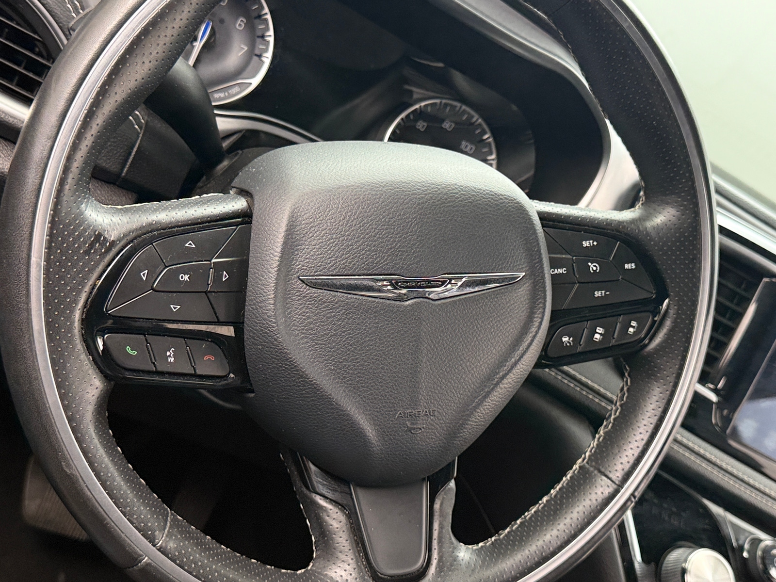 Thumbnail: 2020 Chrysler Pacifica - 4