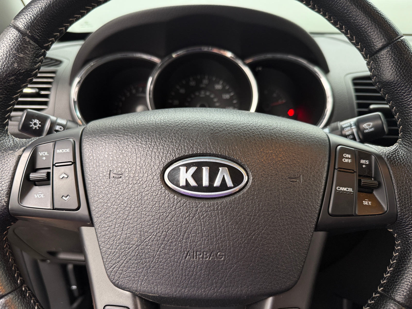 Thumbnail: 2013 Kia Sorento - 4