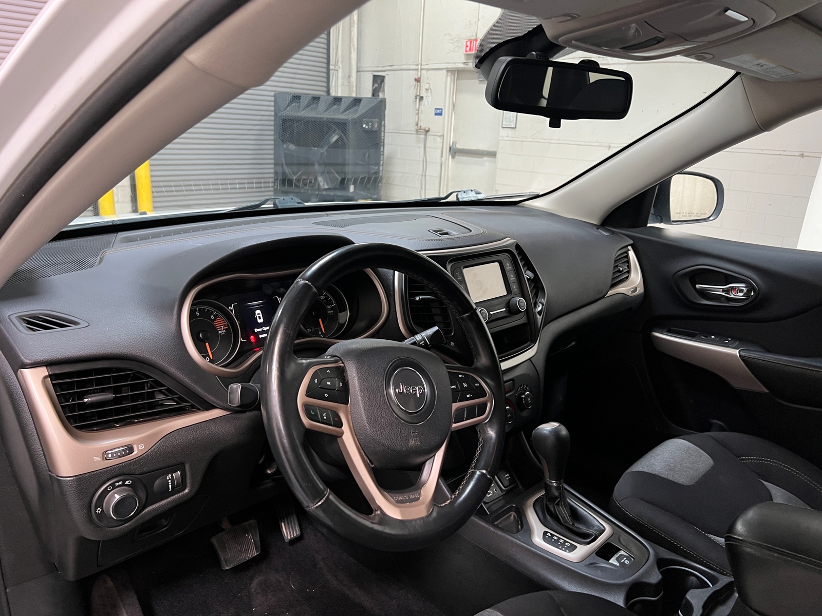 Thumbnail: 2017 Jeep Cherokee - 3