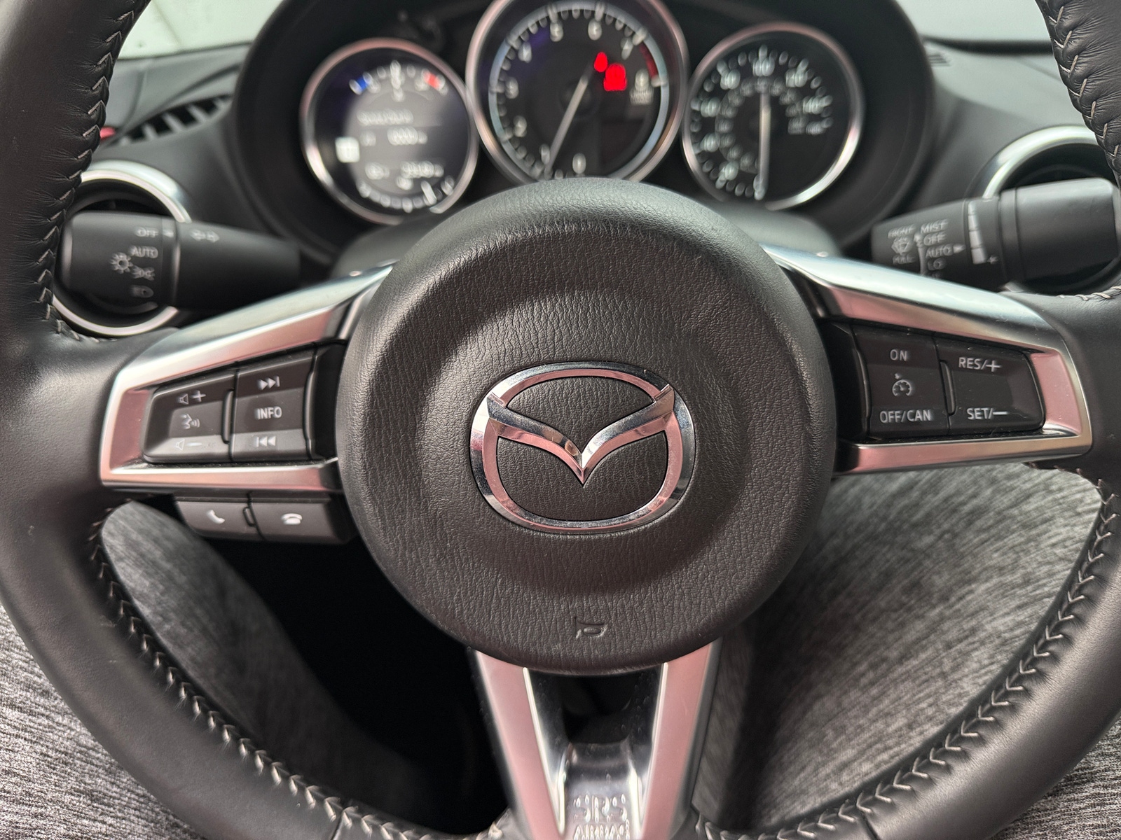 Thumbnail: 2021 Mazda MX-5 Miata - 4