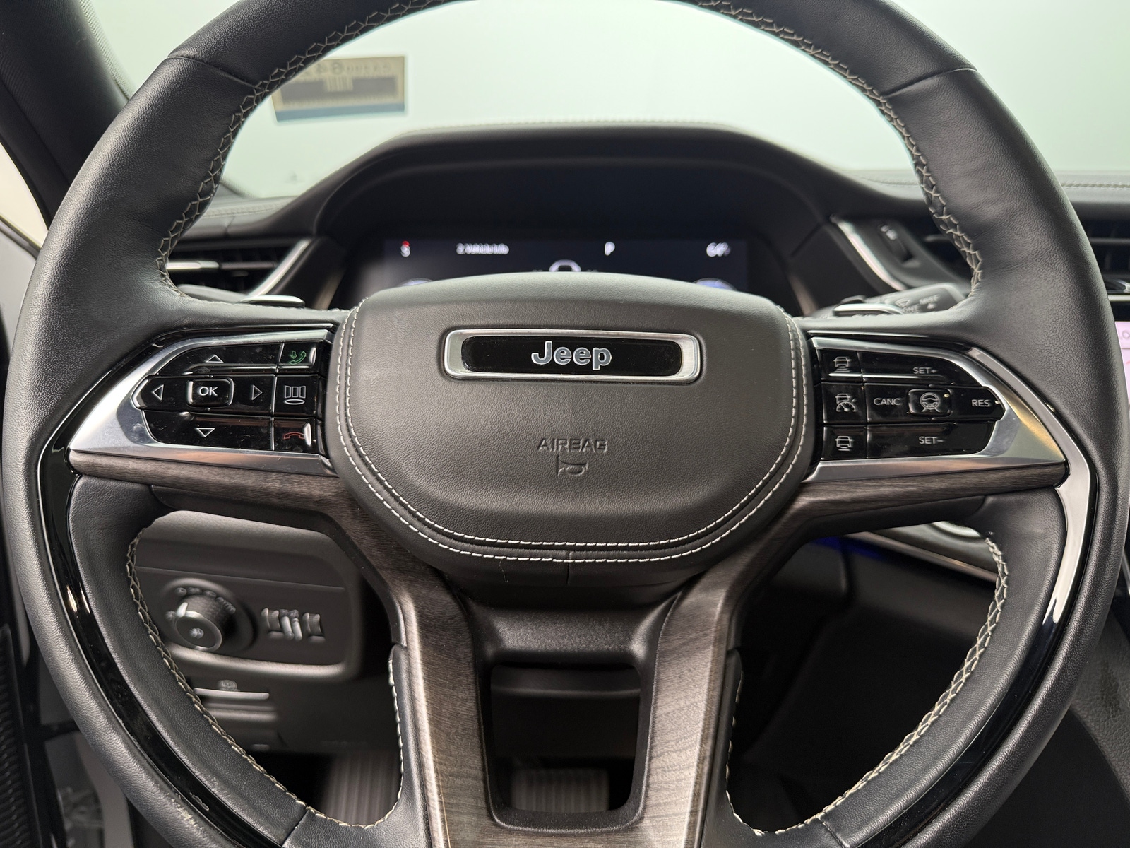 Thumbnail: 2023 Jeep Grand Cherokee L - 4