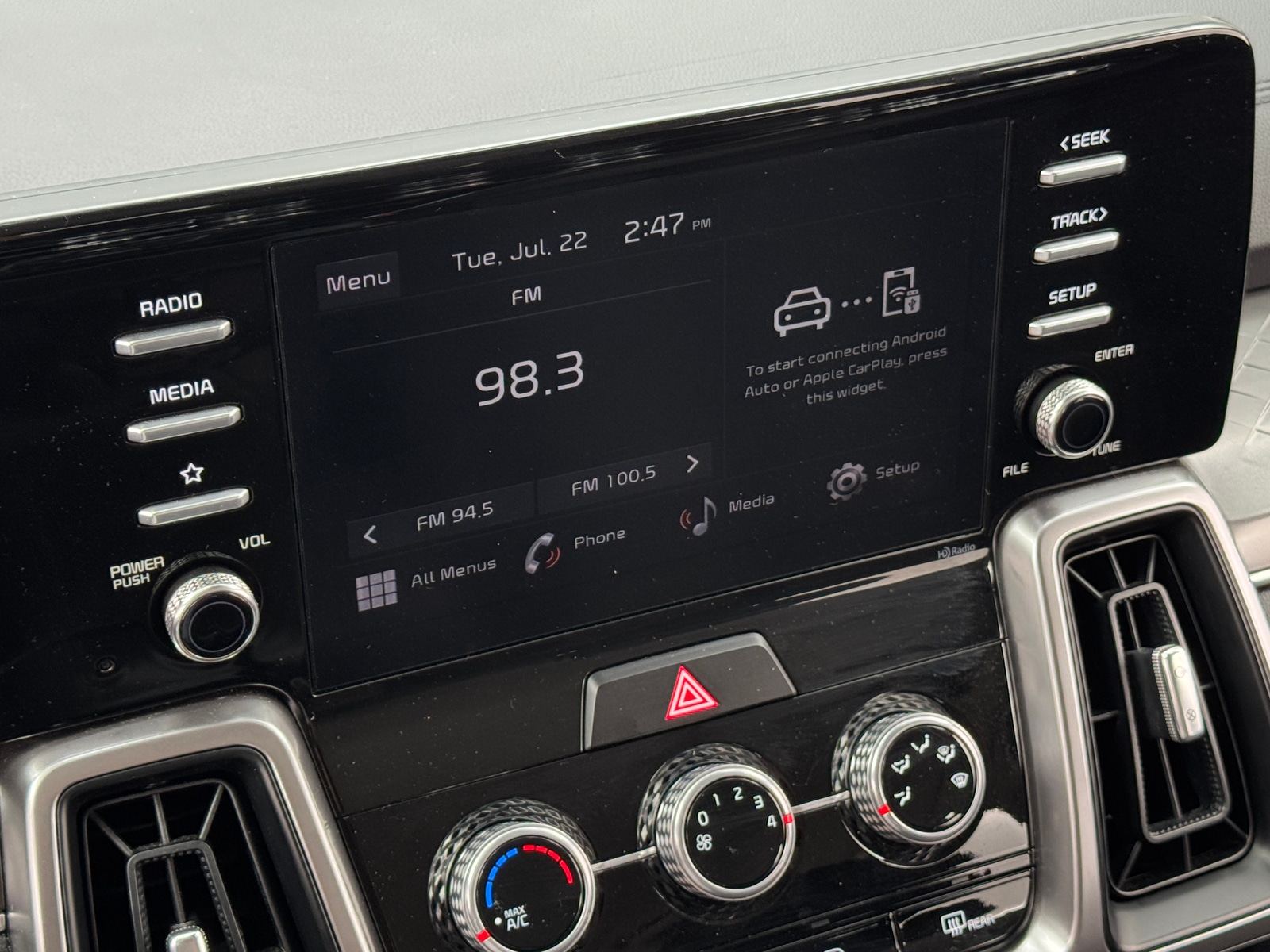 Thumbnail: 2023 Kia Sorento - 4
