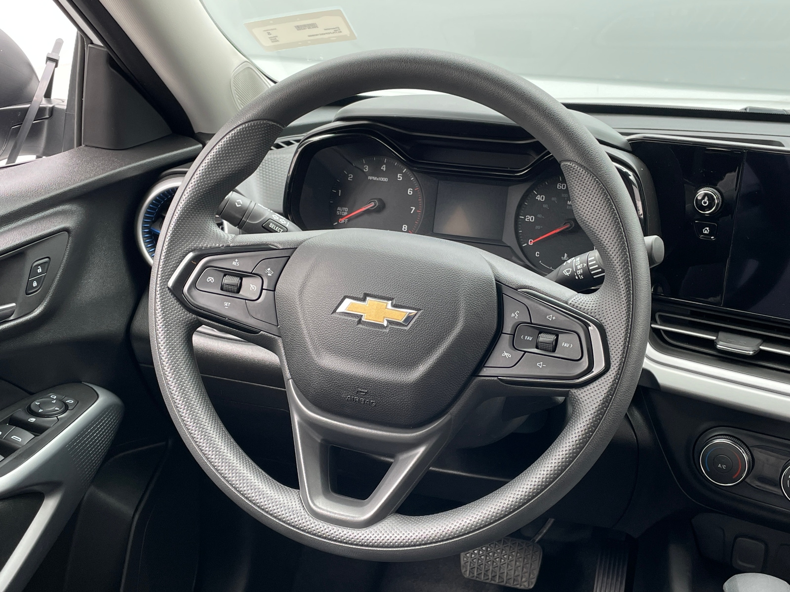 Thumbnail: 2025 Chevrolet Trax - 5