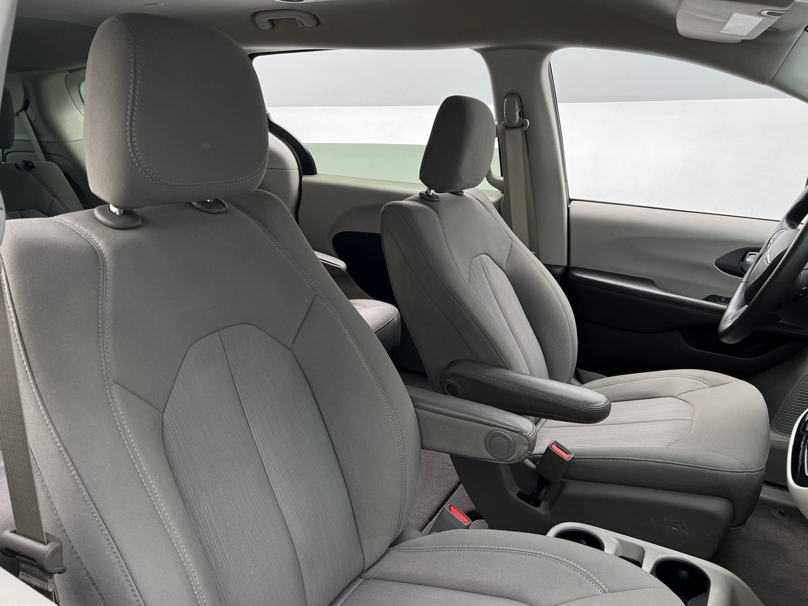 Thumbnail: 2020 Chrysler Voyager - 2