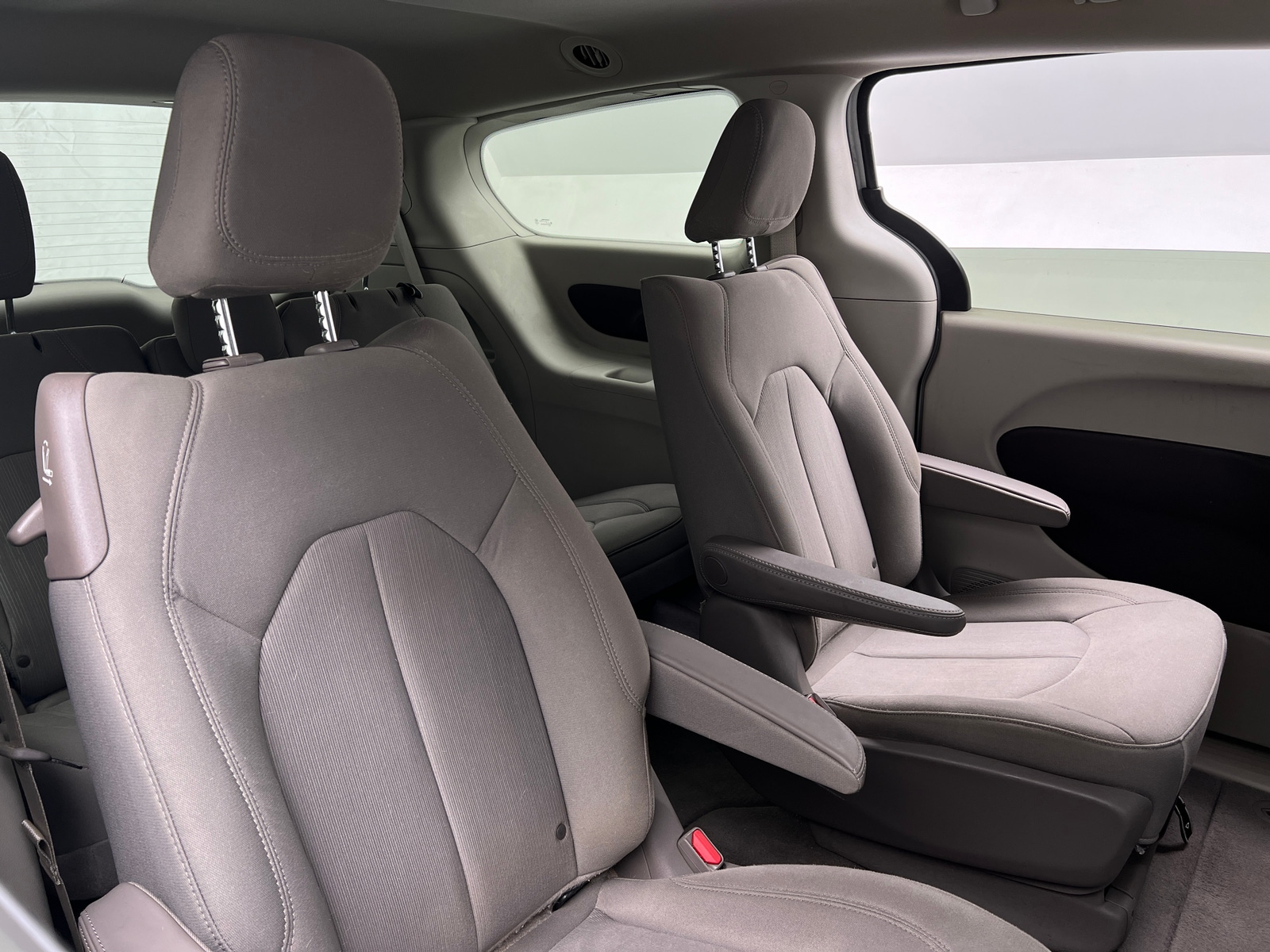 Thumbnail: 2020 Chrysler Voyager - 6