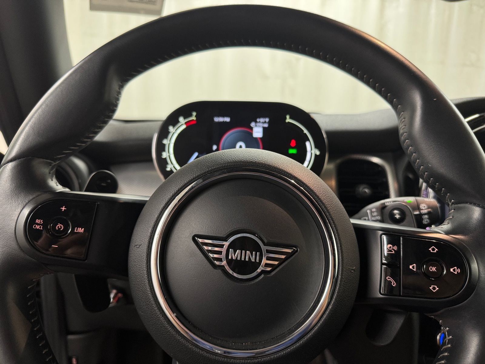 Thumbnail: 2022 MINI Cooper Hardtop - 4