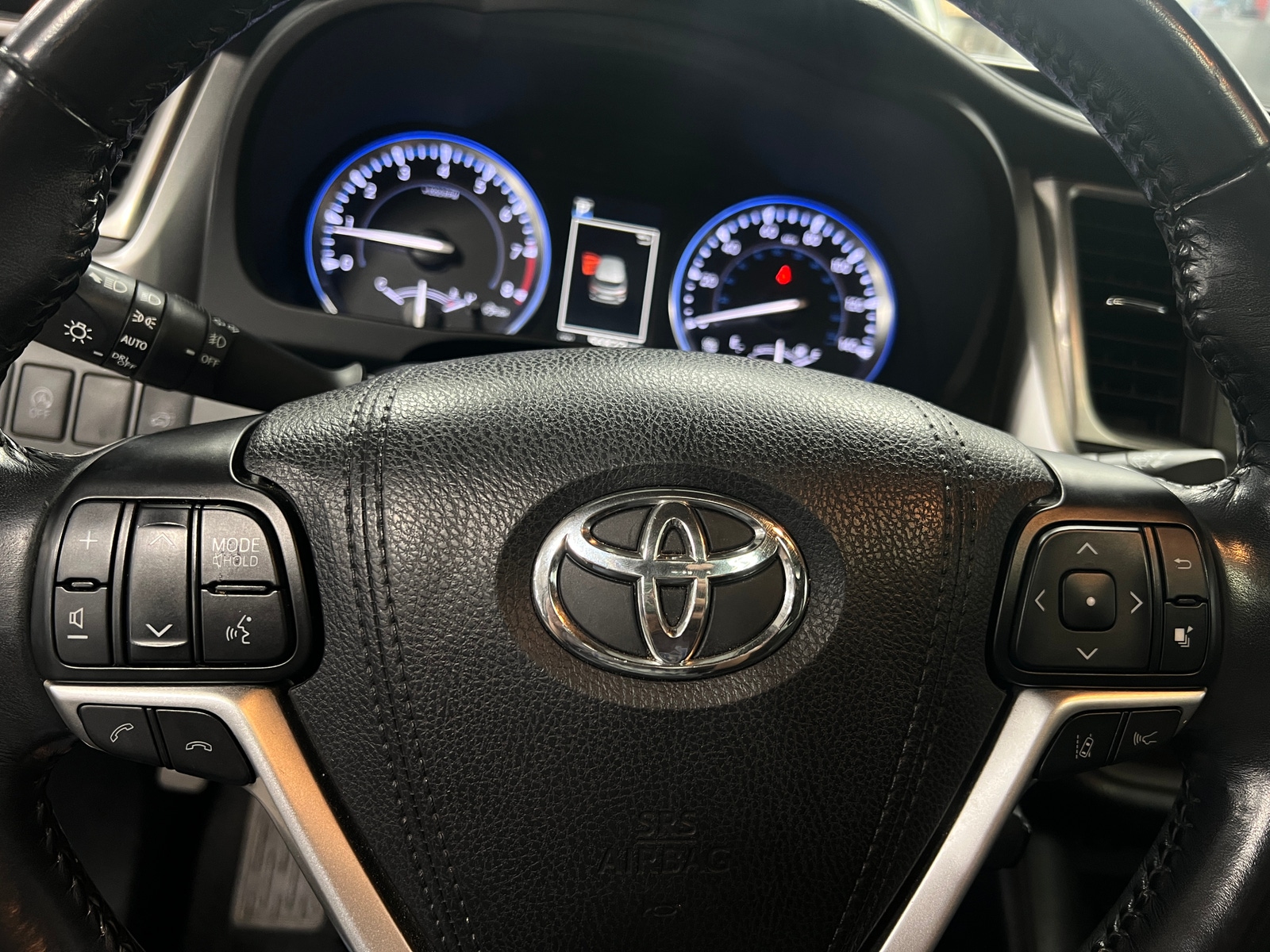 Thumbnail: 2017 Toyota Highlander - 4
