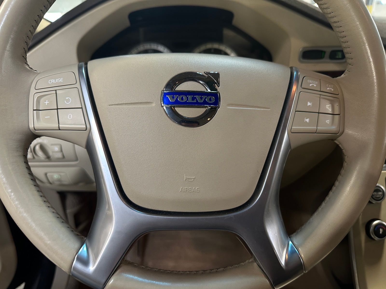 Thumbnail: 2011 Volvo XC70 - 4