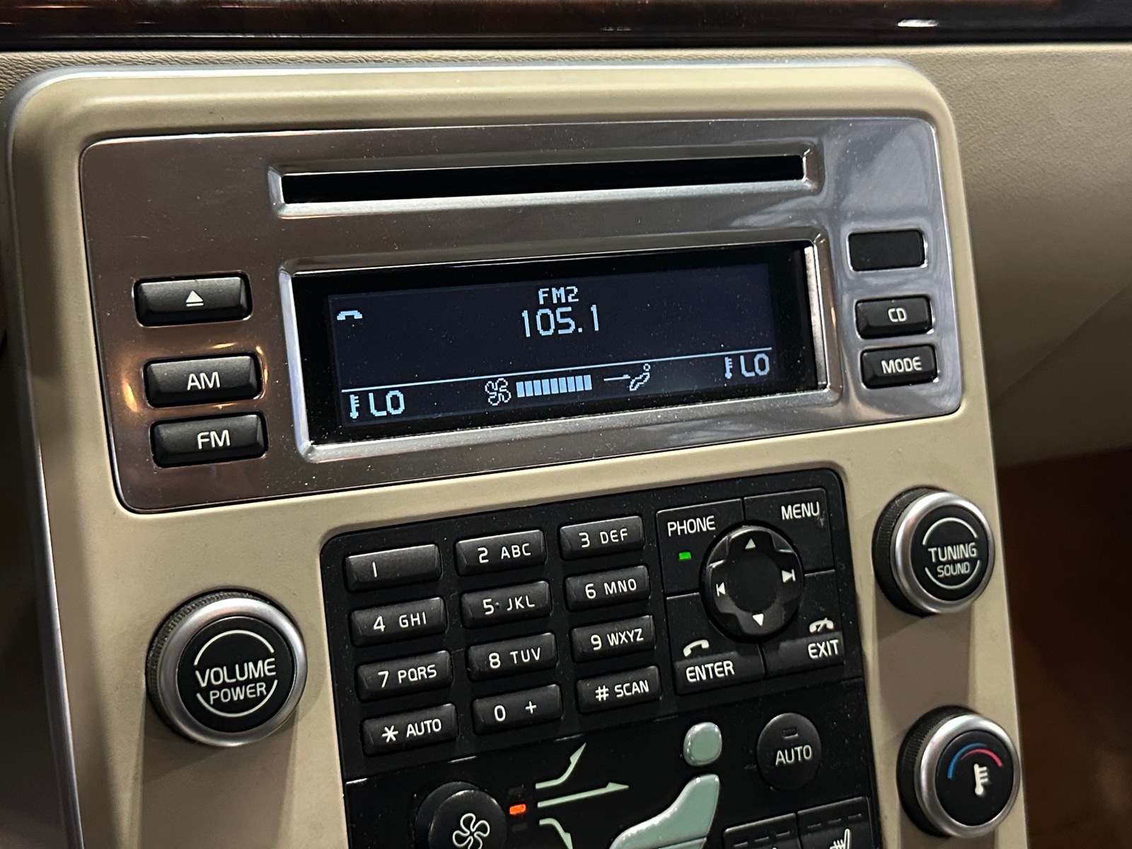 Thumbnail: 2011 Volvo XC70 - 3