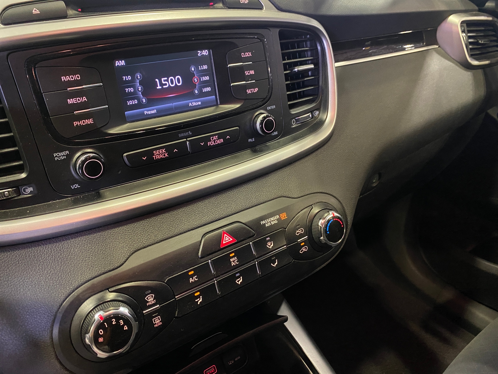 Thumbnail: 2017 Kia Sorento - 4
