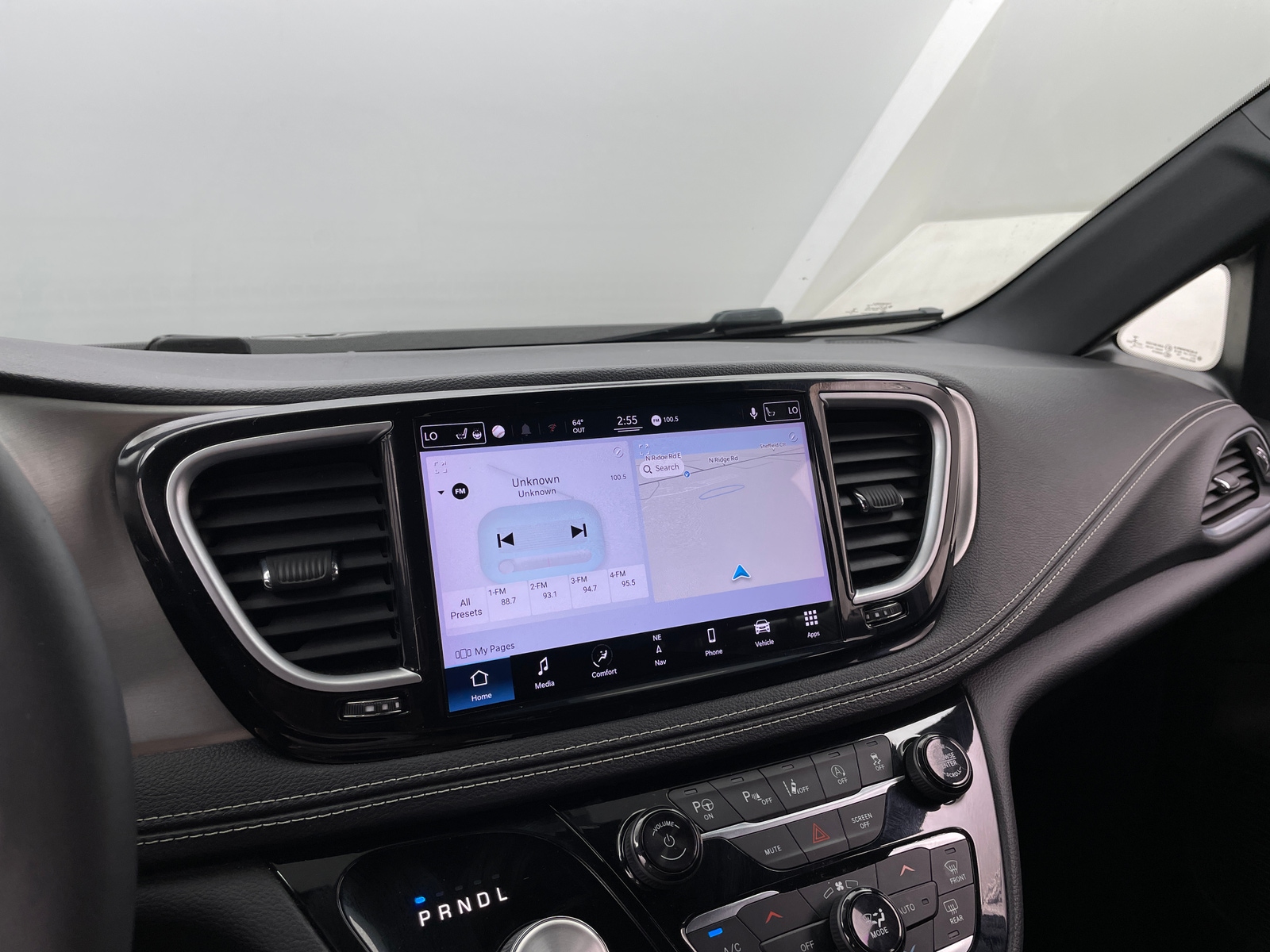 Thumbnail: 2022 Chrysler Pacifica - 3