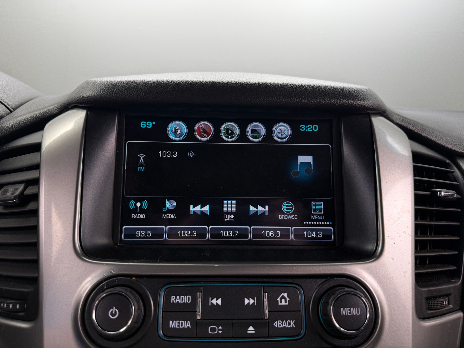 Thumbnail: 2018 Chevrolet Tahoe - 3
