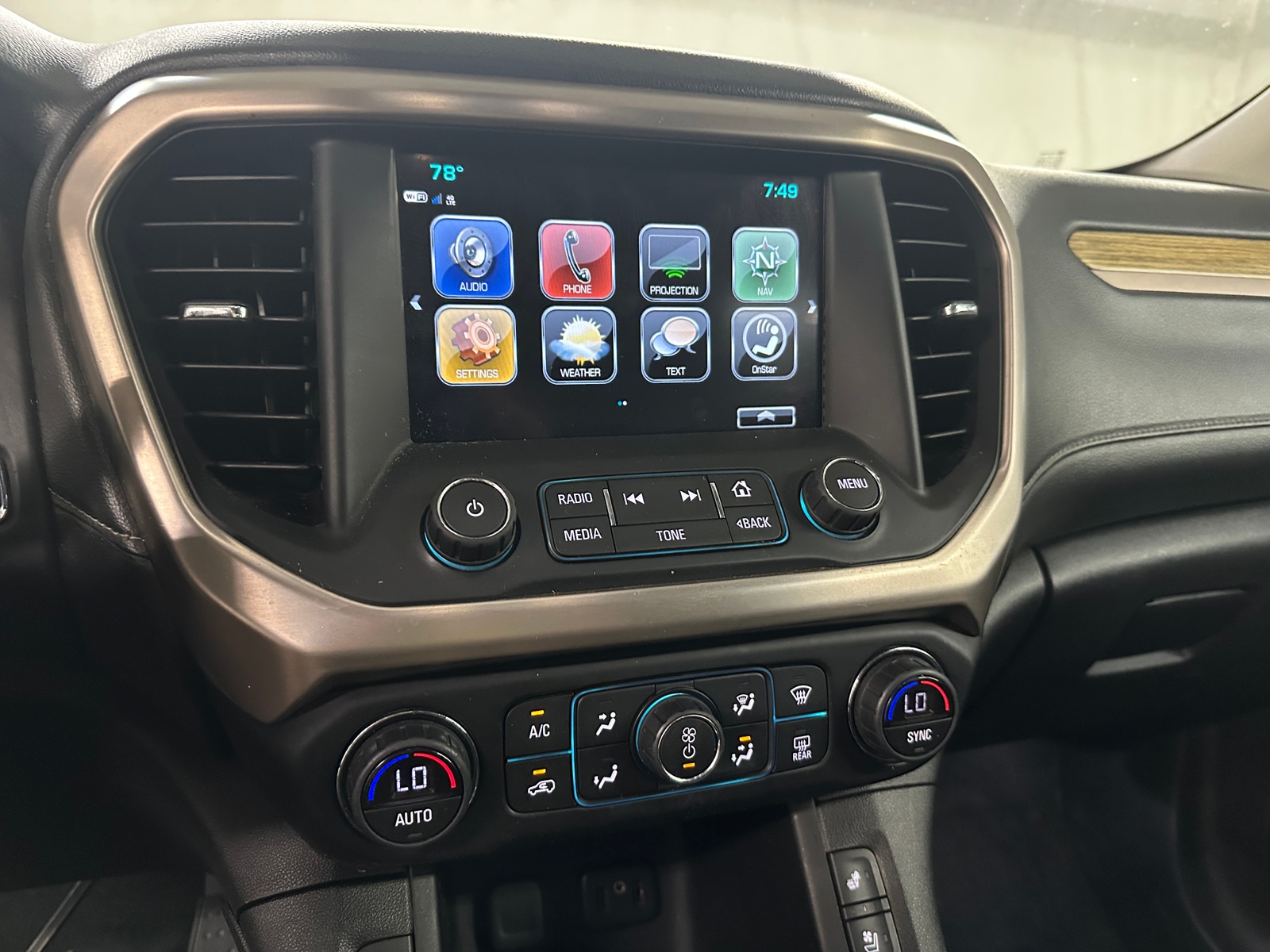 Thumbnail: 2018 GMC Acadia - 3