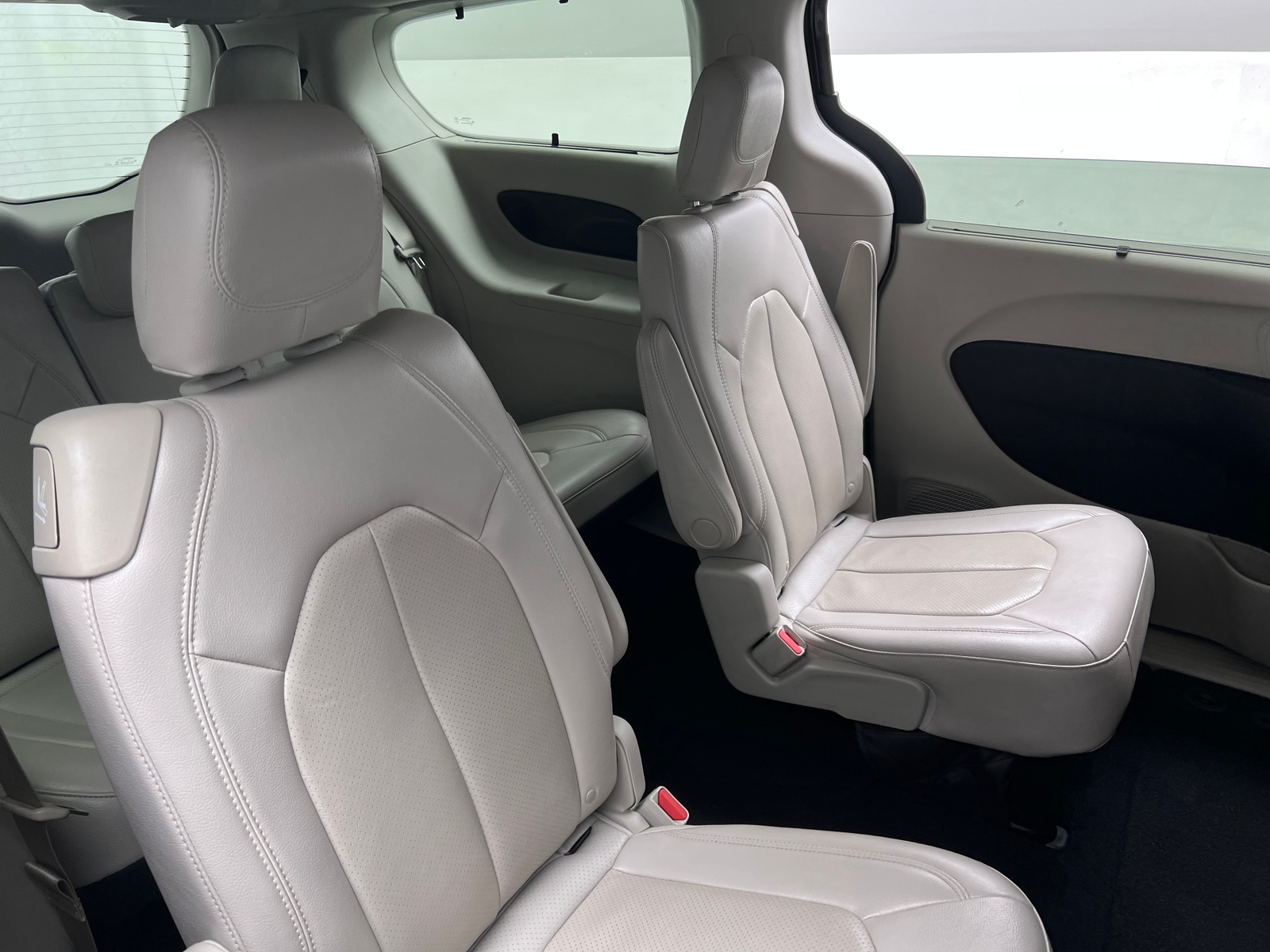 Thumbnail: 2018 Chrysler Pacifica - 5