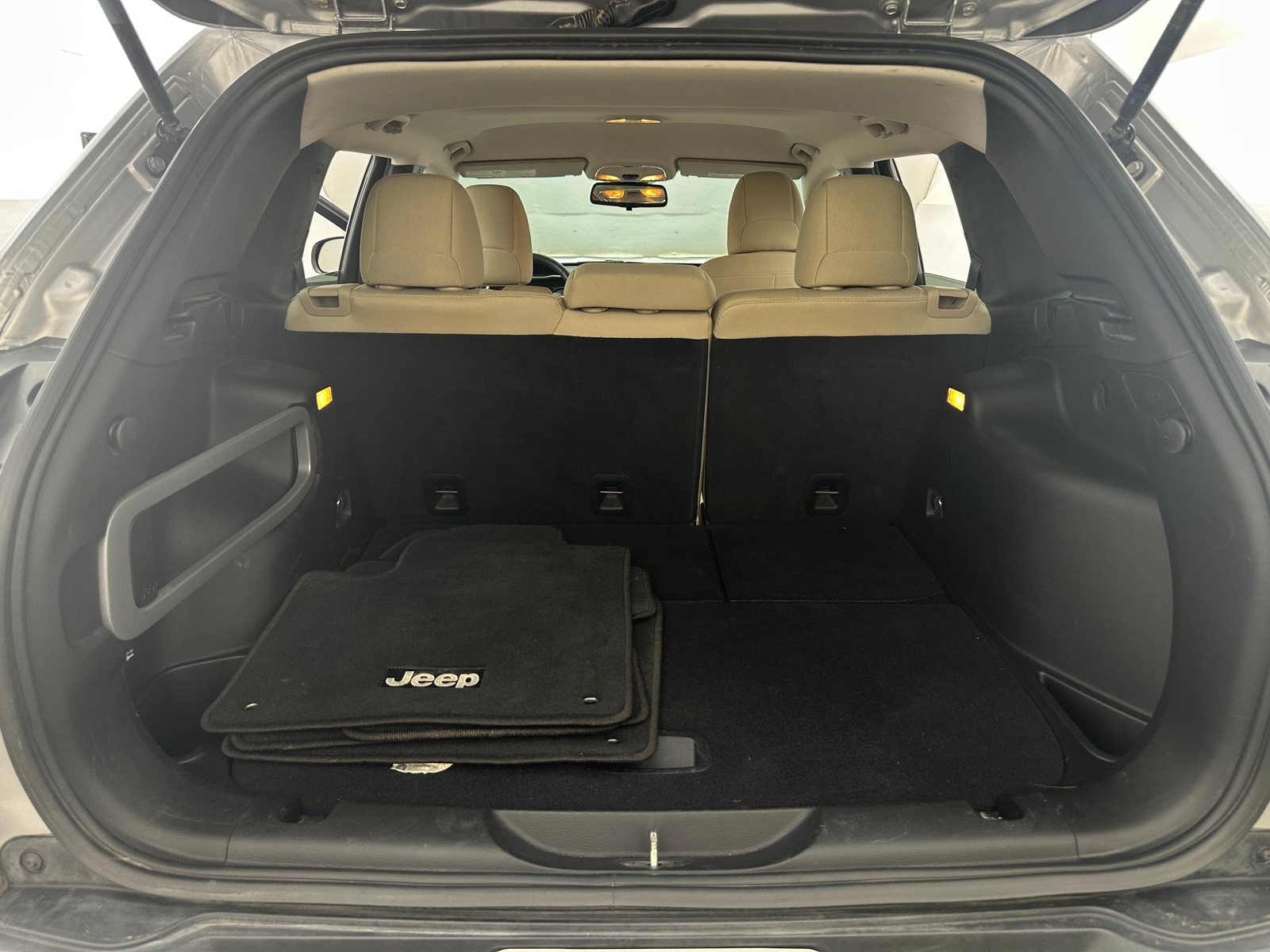 Thumbnail: 2016 Jeep Cherokee - 7