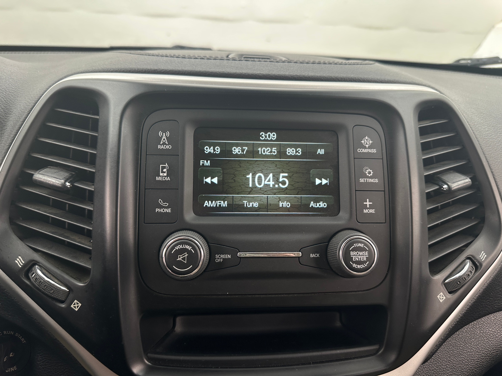 Thumbnail: 2016 Jeep Cherokee - 4