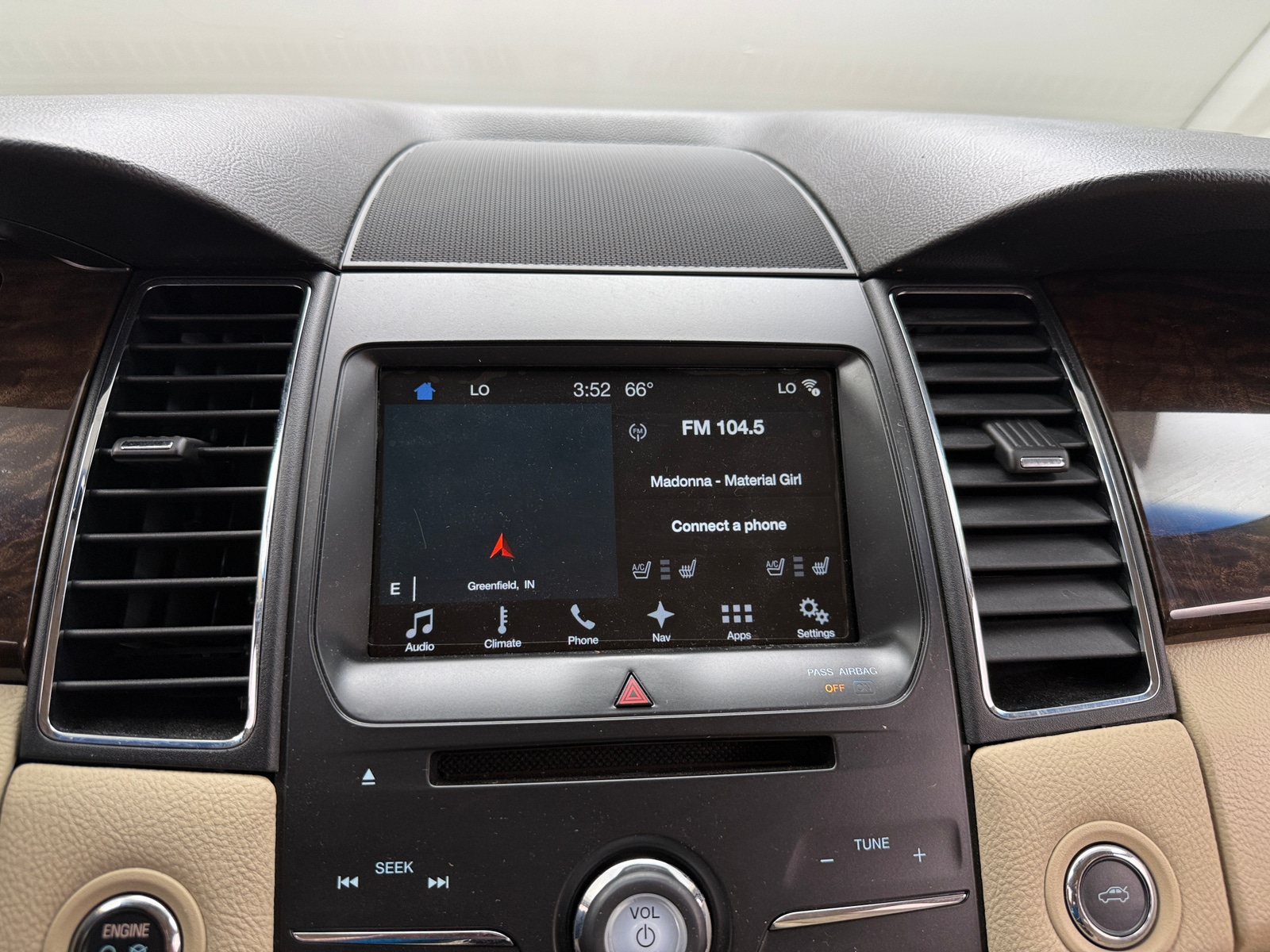 Thumbnail: 2015 Ford Taurus - 3