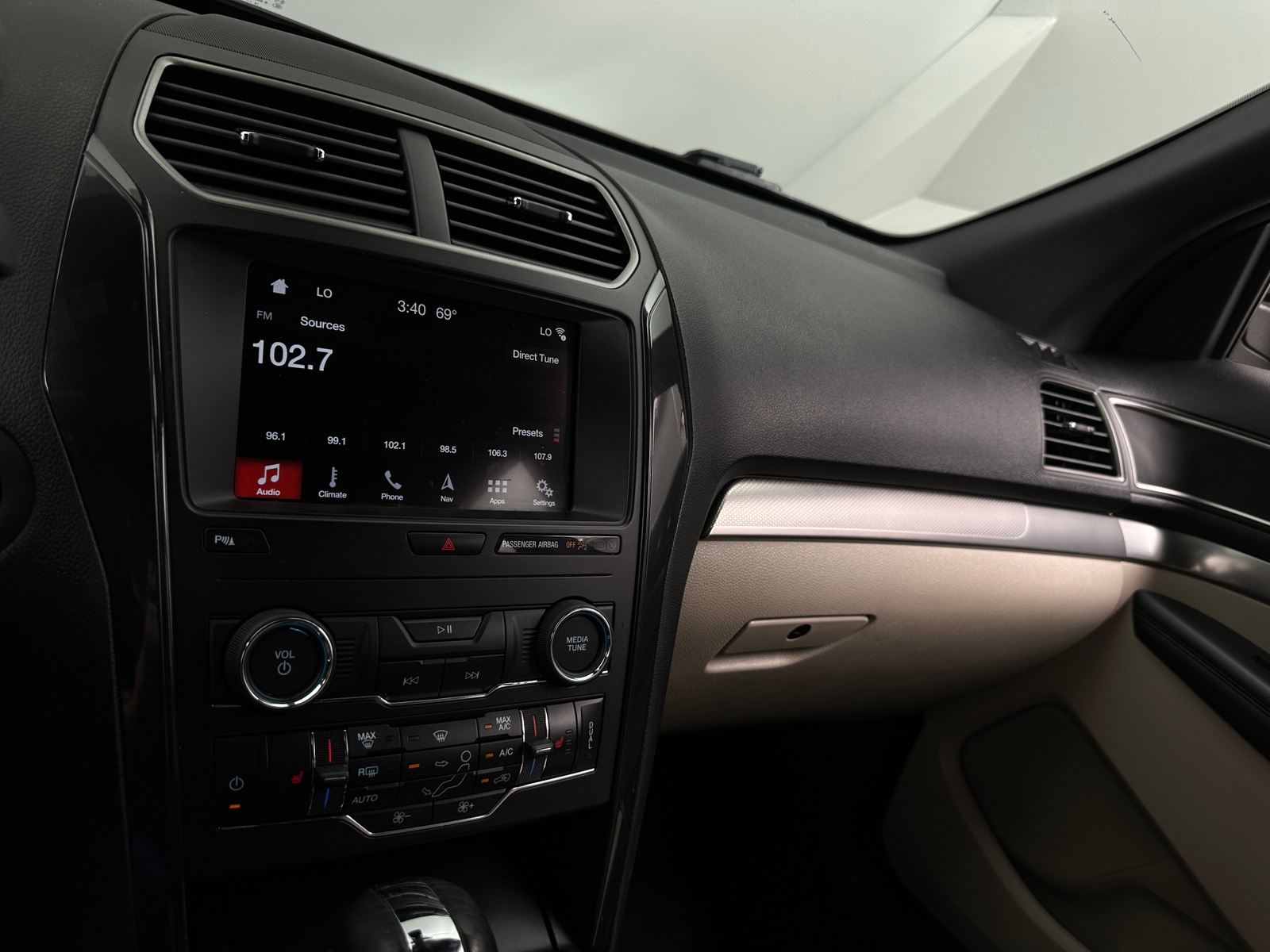 Thumbnail: 2019 Ford Explorer - 4