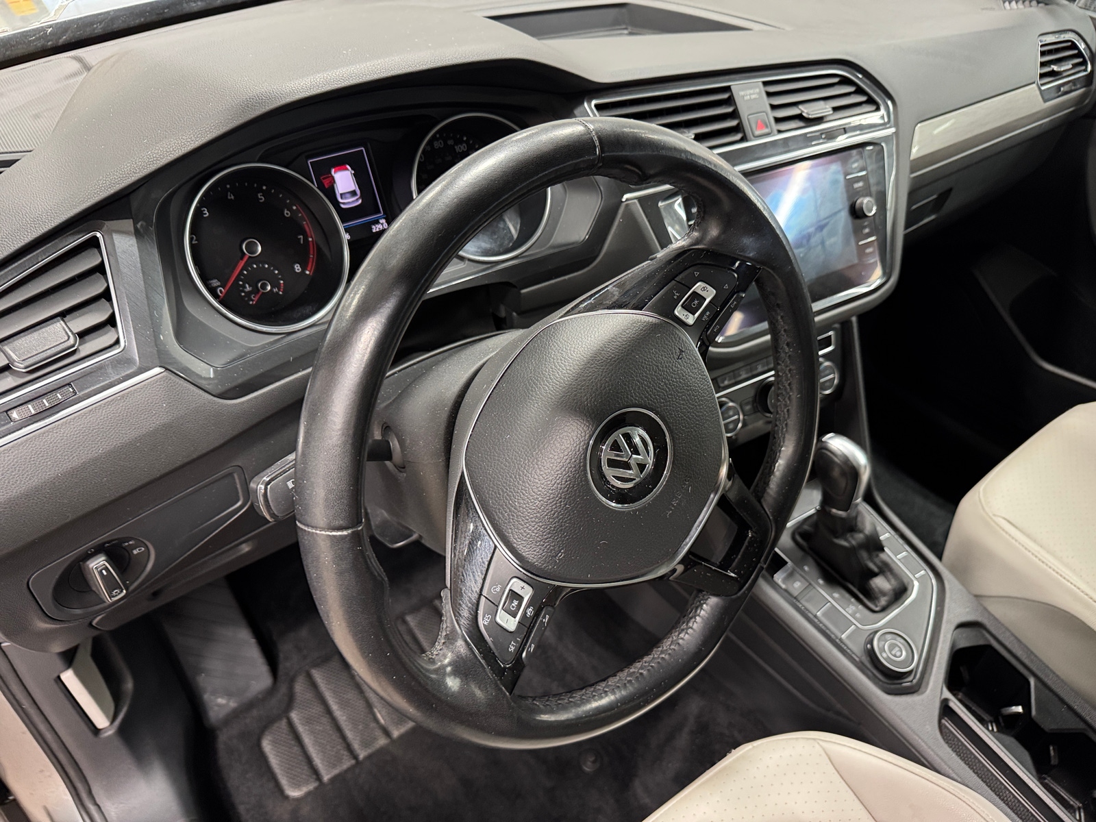 Thumbnail: 2019 Volkswagen Tiguan - 2
