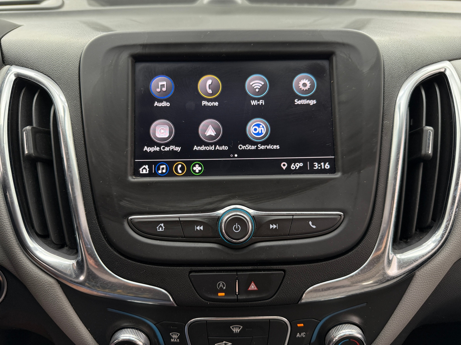 Thumbnail: 2022 Chevrolet Equinox - 4
