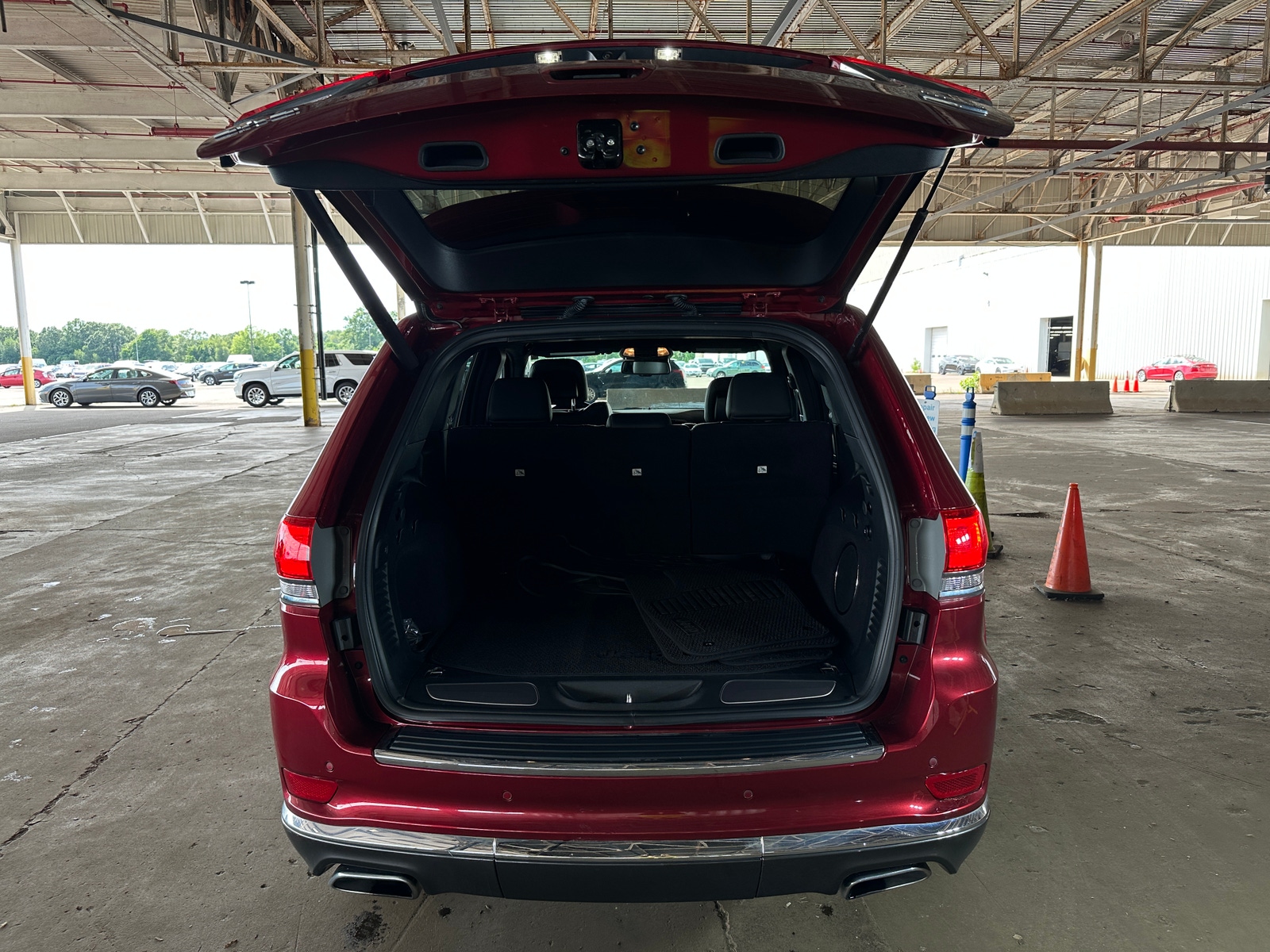 Thumbnail: 2015 Jeep Grand Cherokee - 6
