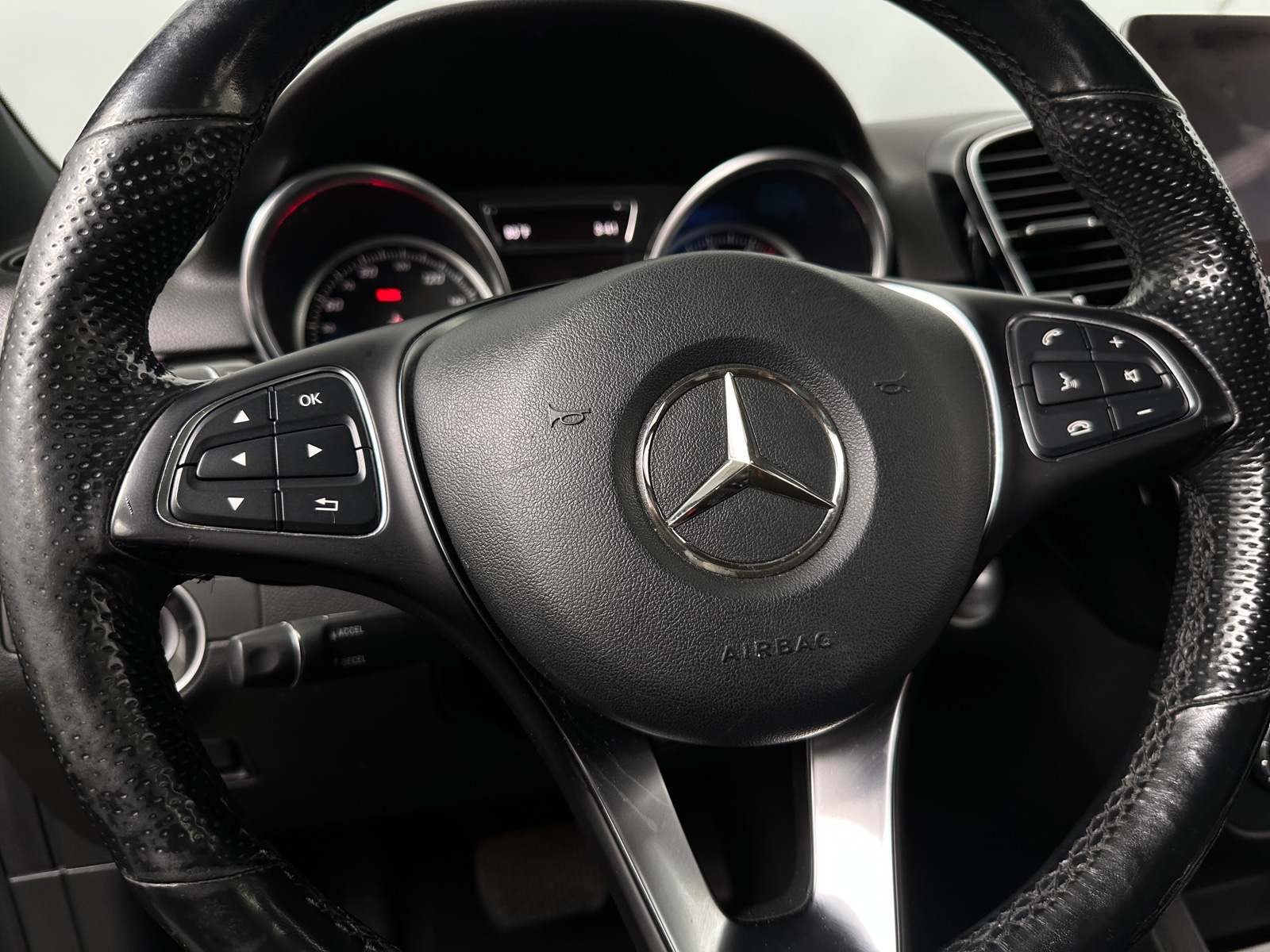 Thumbnail: 2018 Mercedes-Benz GLE - 4
