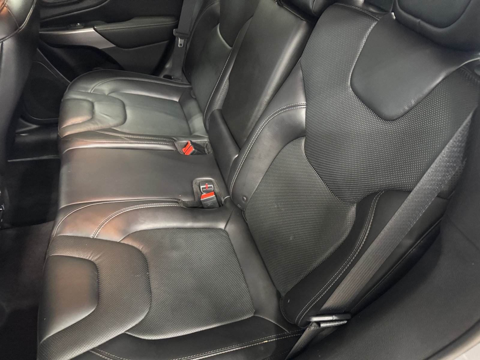 Thumbnail: 2019 Jeep Cherokee - 5