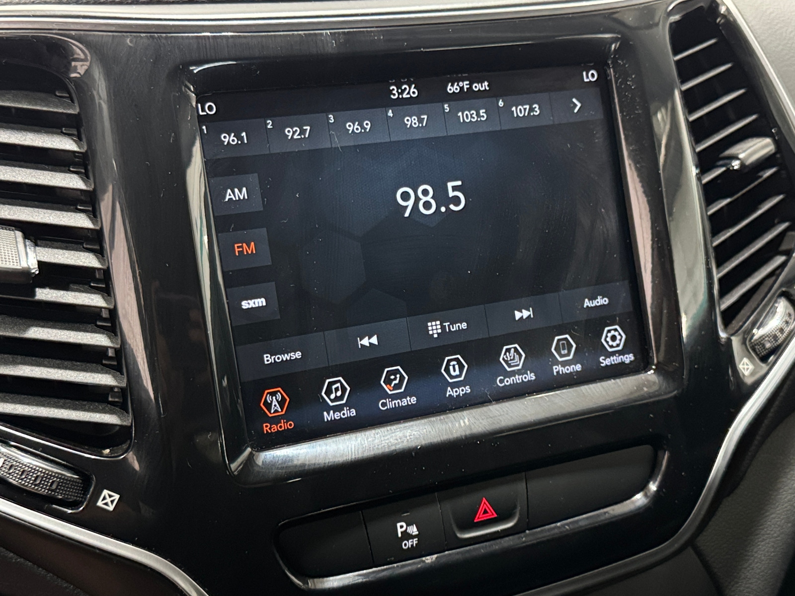 Thumbnail: 2019 Jeep Cherokee - 3