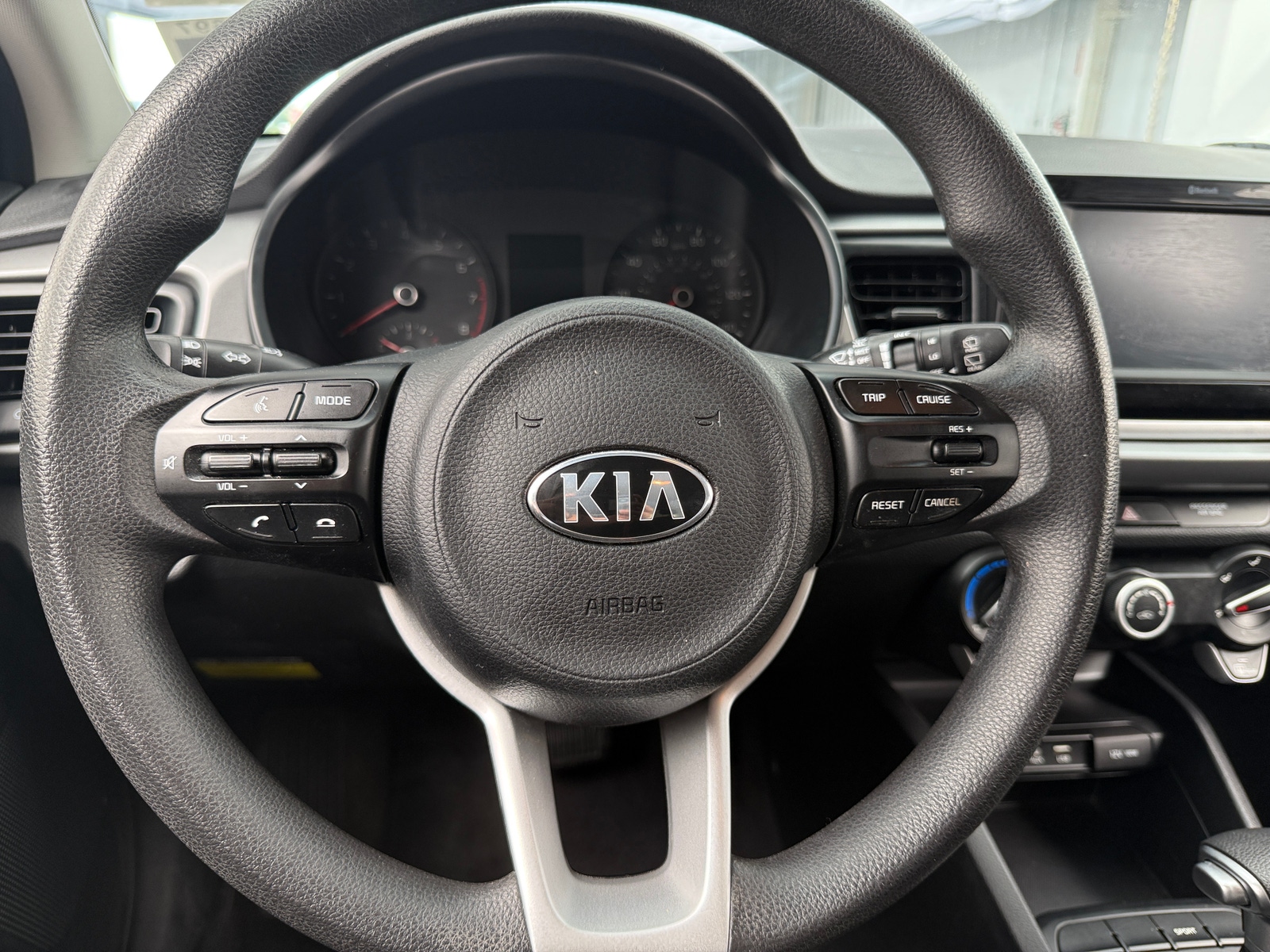 Thumbnail: 2020 Kia Rio - 5