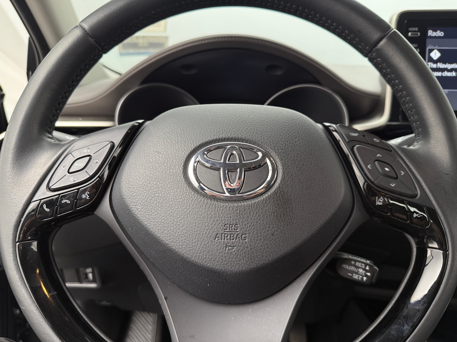 Thumbnail: 2022 Toyota C-HR - 4