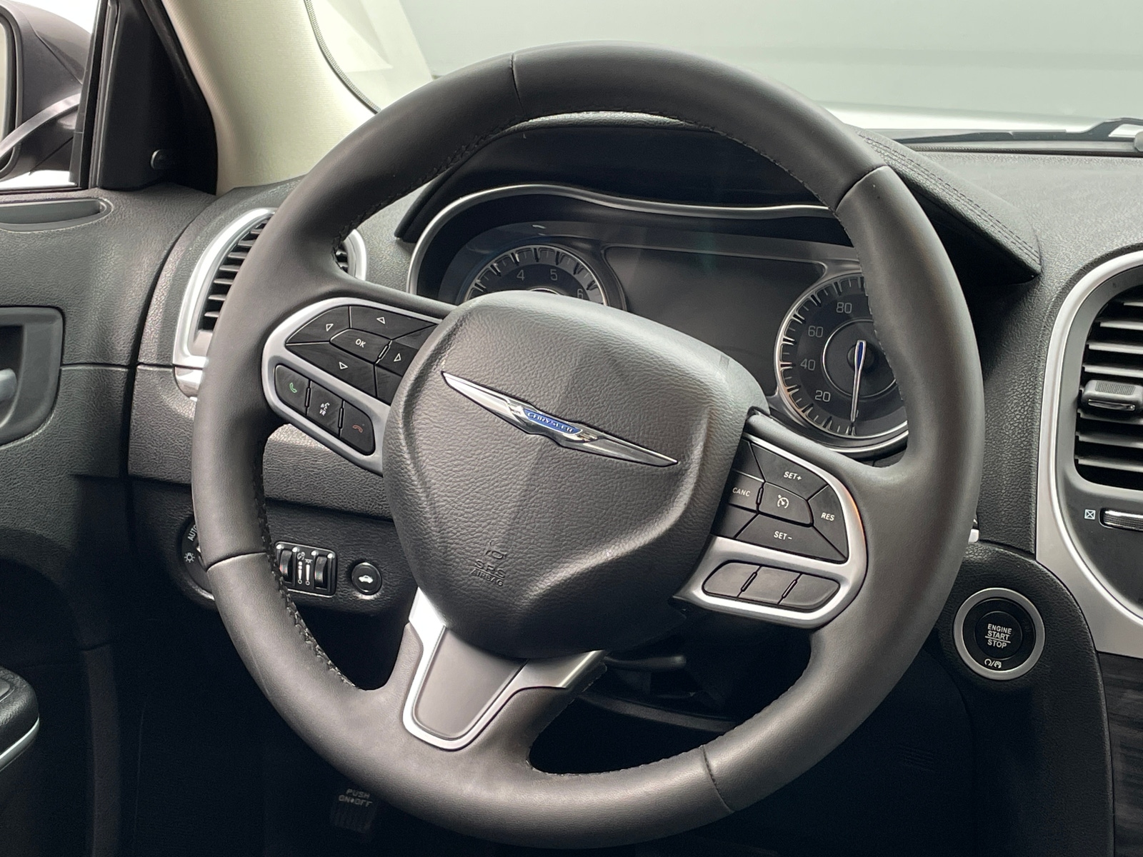 Thumbnail: 2022 Chrysler 300 - 4