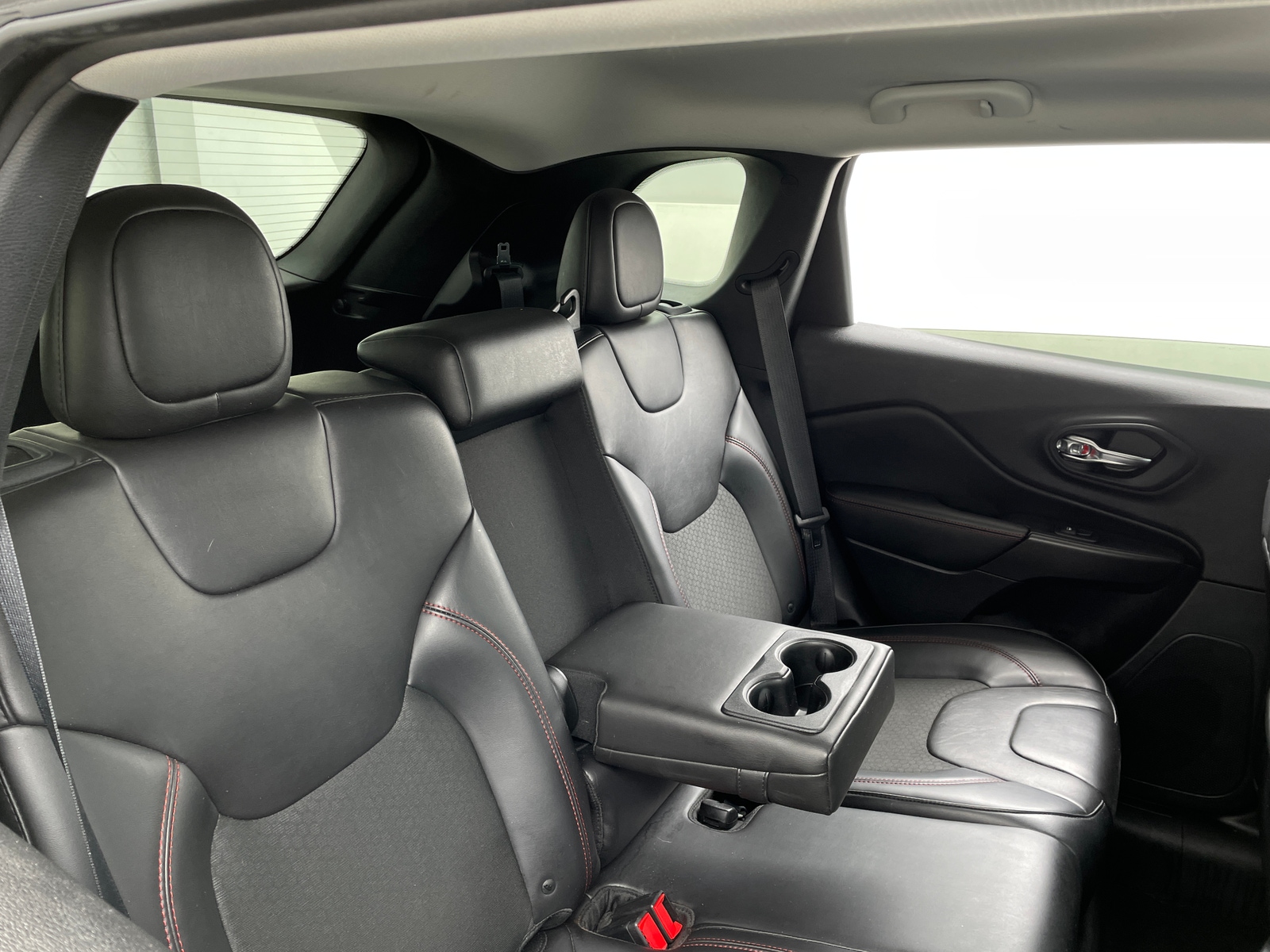 Thumbnail: 2019 Jeep Cherokee - 6