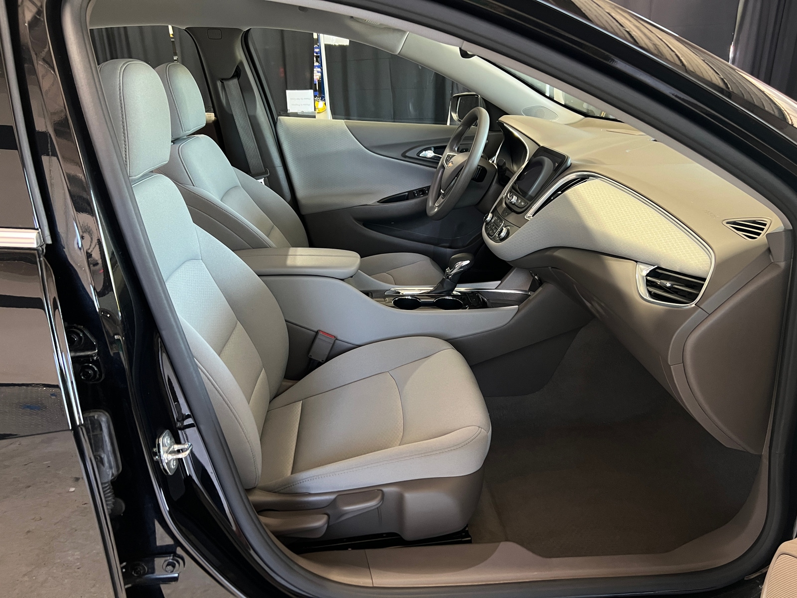 Thumbnail: 2021 Chevrolet Malibu - 2