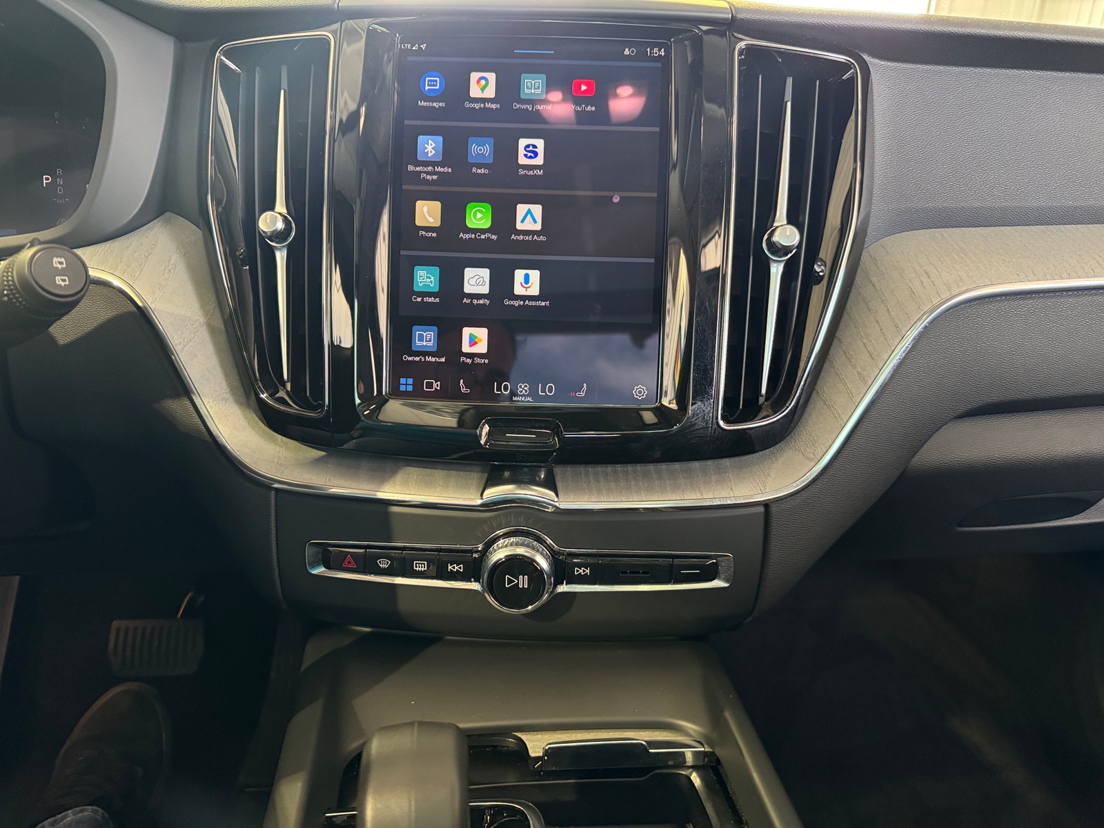 Thumbnail: 2025 Volvo XC60 - 3