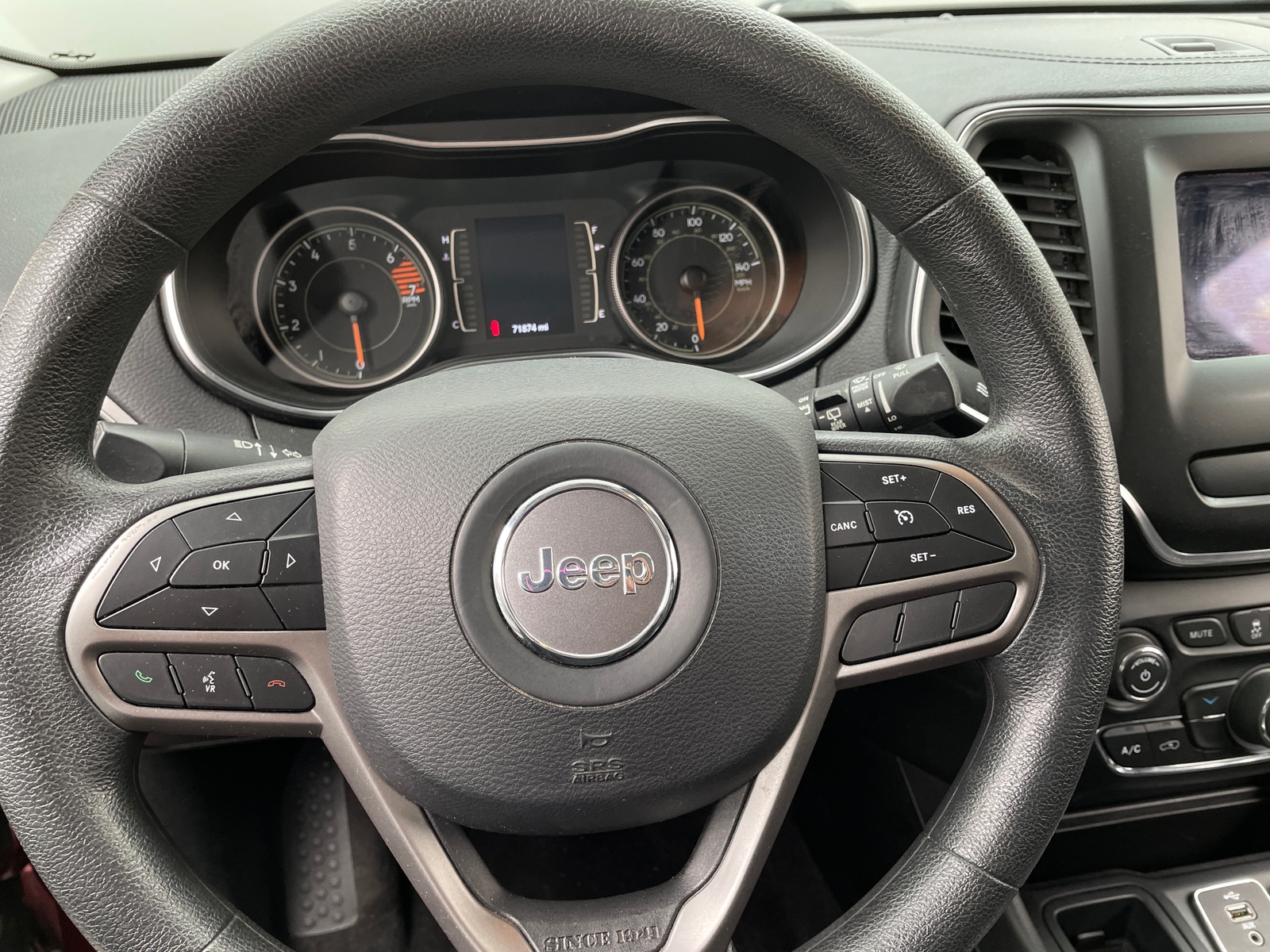 Thumbnail: 2019 Jeep Cherokee - 5
